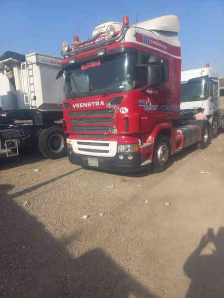 سلام وعليكم للبيع سكانية تك و عربانة فلات 4دنكير طول 13ونص رقم اربيل السعر 2.60 رقم صاحب السياره ***********
