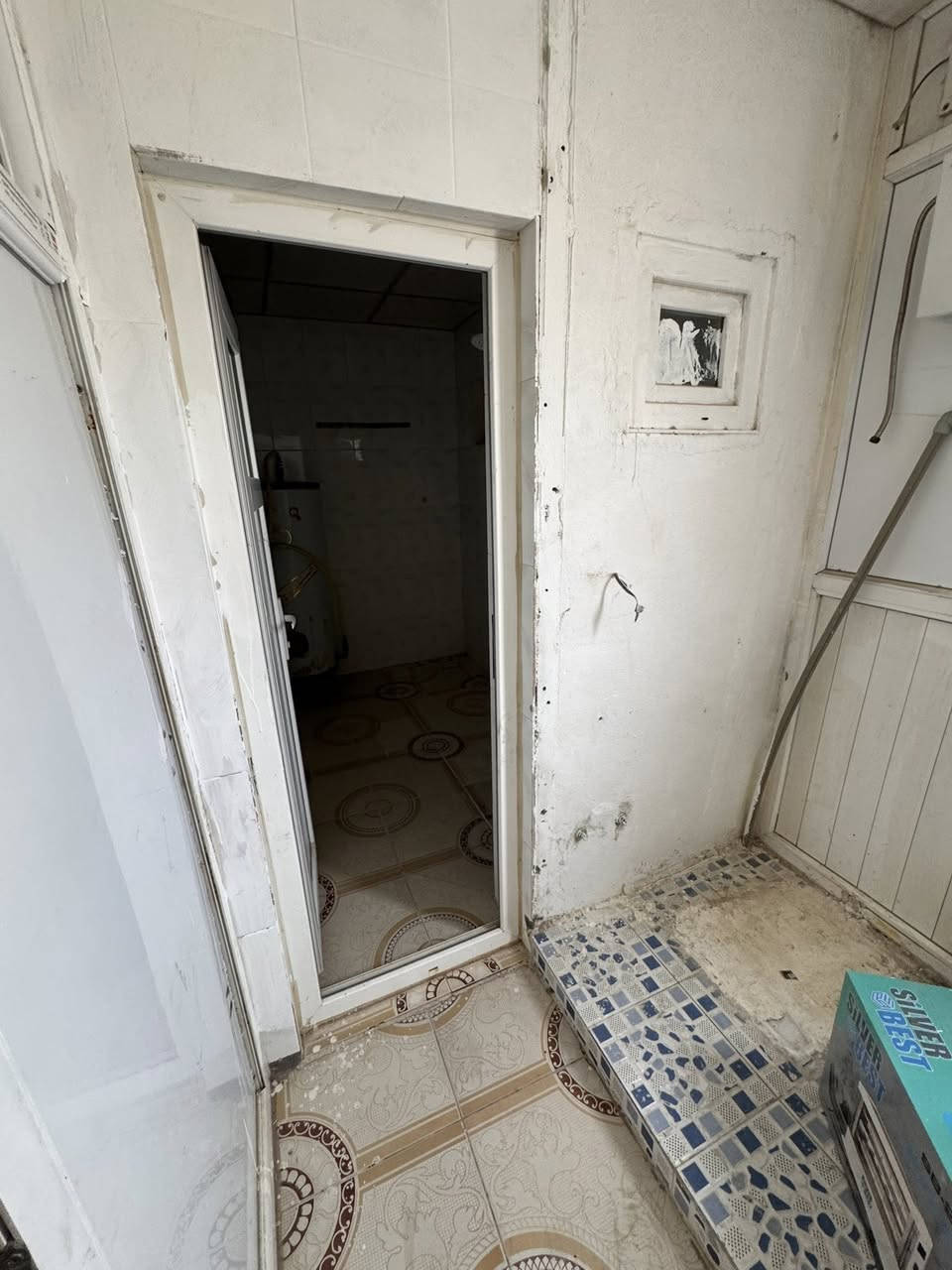خانوو بۆ کرێ شەهیدان پشت مەکۆی گۆڕان و مزگەوتی شەهیدان قاتی سەرەوە ١٣٠ مەتر فول کاشی بەردەم چۆڵ 
خۆری بەیانی   نر خی کرێی مانگانەی ١٧٥ هەزار دینار  پارەی ئاو  نادەی تەنها پارەی کارەبا دەدەیت 

تێبینی قاتی خوارەوە خاوەن ماڵە تەنها دوونەفەرن 
 دەرەجی خارجی لە ناو حەوشەکەیەتی  
بۆزانیاری زیاتر پەیوەندی بکەن 
0772533 8366 
***********
