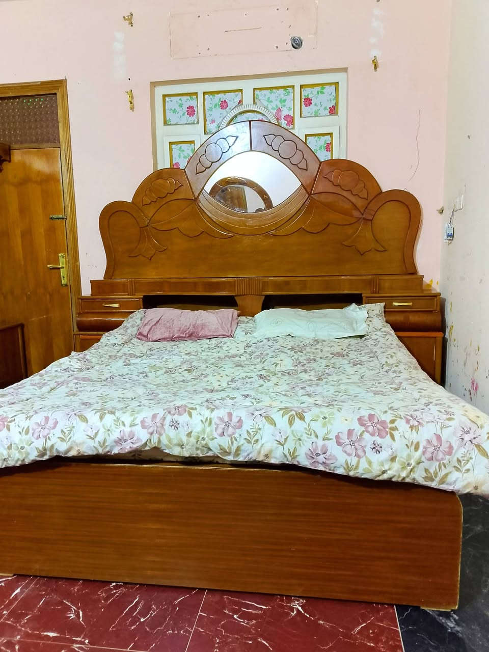 غرفه نوم 6بيبان تزكام مسكمه صاج وجهين داخل وخارج ثقيل وتكمه شغل نجار عراقي مال عماره والضهر جرجوبه شد براغي وكلش نضيفه الغرفه والسعر 450 شراي اتصل عالرقم *********** ميسان حي شهداء
