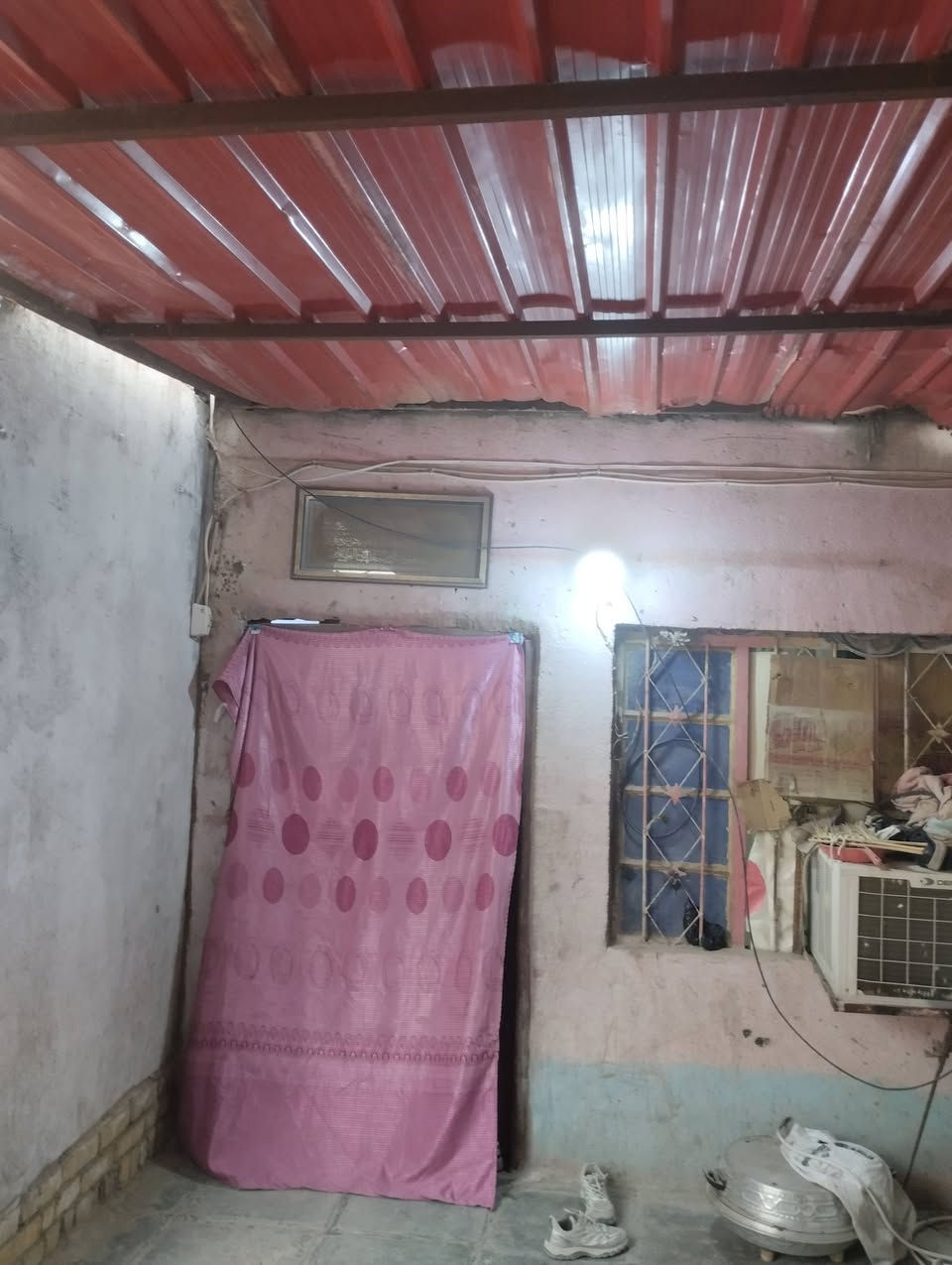 بيت للبيع على طريق المشايه عد البوعظم جاهز 3 غرف وديوانيه ومطبخ وحمامات داخليه وخارجيه ومحل داخل البيت يبعد عن الشارع العام ،،٦٠ 
متر ماء مجاري كهرباء تبليط بلباب مدرسه بلباب  بس غرفه مامعكوده المساحه ٢٠٠ متر استفسار على الرقم ***********
