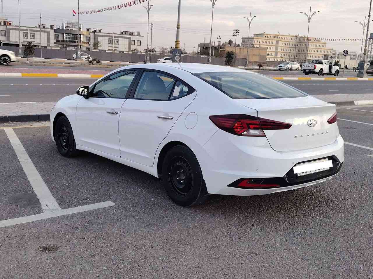 السلام علیکم
لنترا 2020 خليجي
فول مواصفات للاخير... 1/1 
فتحه سقف 
بصمة ابواب 
بصمة تشغيل 
حساس امامی 
حساس خلفي 
تبرید قطعتین 
مكينة 2000 دوش 
صندوك ذكي
 
فول تحکم ستیرن 
شاشه 
کامیرا خلفيه 
مري شفط 
اشاره بالمرایه 
يدات نیكل 
لاث انظمة قیاده ( ایکو - سبورت - - نورمال ) 
سنوية بإسمي تحویل مباشر 
مكفوله من الصبغ والضربه والتبديل ماعدى الدوس وملاحضات بسيطه 
السعر 162 
لإستفسار ***********
