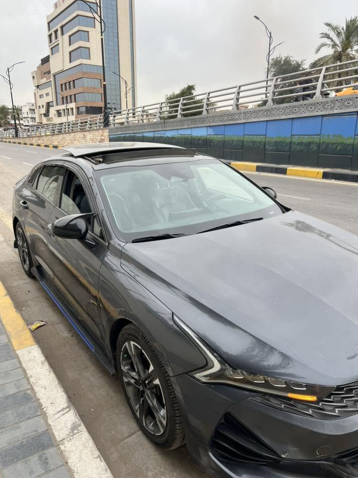 للبيع Kia k5  ex موديل 21
محرك 1600 تيربو مكفول 
سياره بصمه تشغيل عن بعد 
فتحه بنراما 
زنون ولد امامي خلفي
داخل جلد  اسود وكشنات كهرباء 
تبريد قطعتين 
شاشه جبيره كار بلي 
فول تحكم ستيرن 
سستم سماعات 
تبريد بيانو
حساسات امامي خلفي 
تثبيت مسار وتثبيت سرعه 
سياره جاهزه ما بيها اي نقص مكفوله كير محرك شواصي
بيها ٤ قطع صبغ كلير بدون ضرر داخلي بجم كبس وايرباك راجع سستم وما بيها اي علامه مشتغله بالدشبول

رقم سليمانيه هزه وسنويه جدد 
باسمي السنويه تحويل ثاني يوم 

السعر 142 ورقه وبيها مجال للشراي 
مكاني بغداد وزيريه 
***********
