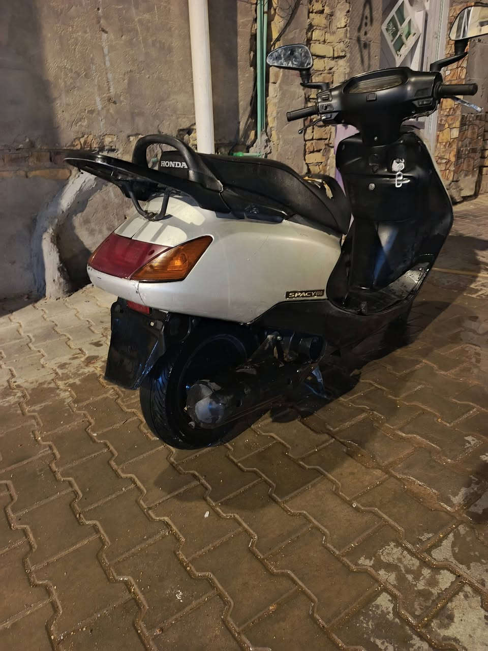 سبيسي ياباني كفرات كله أصلي كهربائيات كله شغاله قفل ستيرن وجنطه مكينة  مفتوحة مرة وحدة و خير من الله السعر 550وبيها مجال مكاني كوت الكريمية ***********
