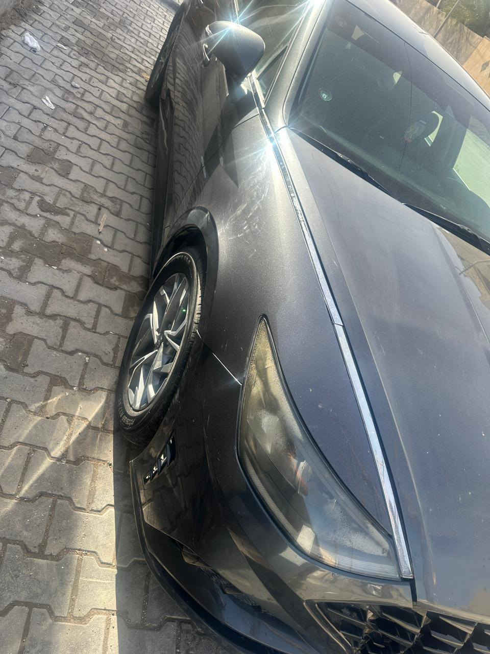 سوناتا موديل 23 لون نفطي
فول مواصفات ما عده الفتحة 
رقم اربيل بأسمي مداور ثاني يوم 
محرك 2500 تنفس طبيعي 
مكان السياره بصرة 
ماشية 100 الف كيلو وقابل لزياده
الضرر بنيد مبدل ومصبوغ 
وجاملغ الايمن نفسيته مفتوح وراجع مشدود مابي حادث
وصارت بيها بارد بقبق الجنطه قليل كلش
وسيارة نضيفه ؏ ايدي تخم تاير جديد كوري شاده قبل شهر
السعر 163 وبيها مجال بسيط
متوفر ؏ الاسيا وعلى الاثير 

***********
*********** البصرة, العراق
