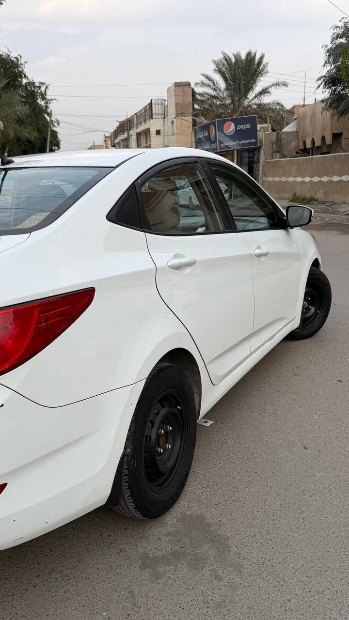 أكسنت للبيع موديل 2017 بلو ..سونر مرفق بل منشور
المحرك الكبير: 1600cc (أقوى سحب وعزم بالأكسنت).

الفئة:  خليجي الشركه العامه

(فول مواصفات مقفله للاخير ) البلو ام القطرتين

الأمان والراحة: نظام ABS، تبريد ثلج، وداخلية بحالة المصنع.

السياره رقم بغداد الجديد بسمي هزه وسنويه جدد 

 حداديه اماميه وخلفيه جديده تخم تايري جديد باتري جديد 

💰 السعر: 105 وبيه مجال 

📞 للتواصل مباشرة:***********

"تعال وافحص وين ما يعجبك مكان بغداد العلام قرب جامع علي سجاد
