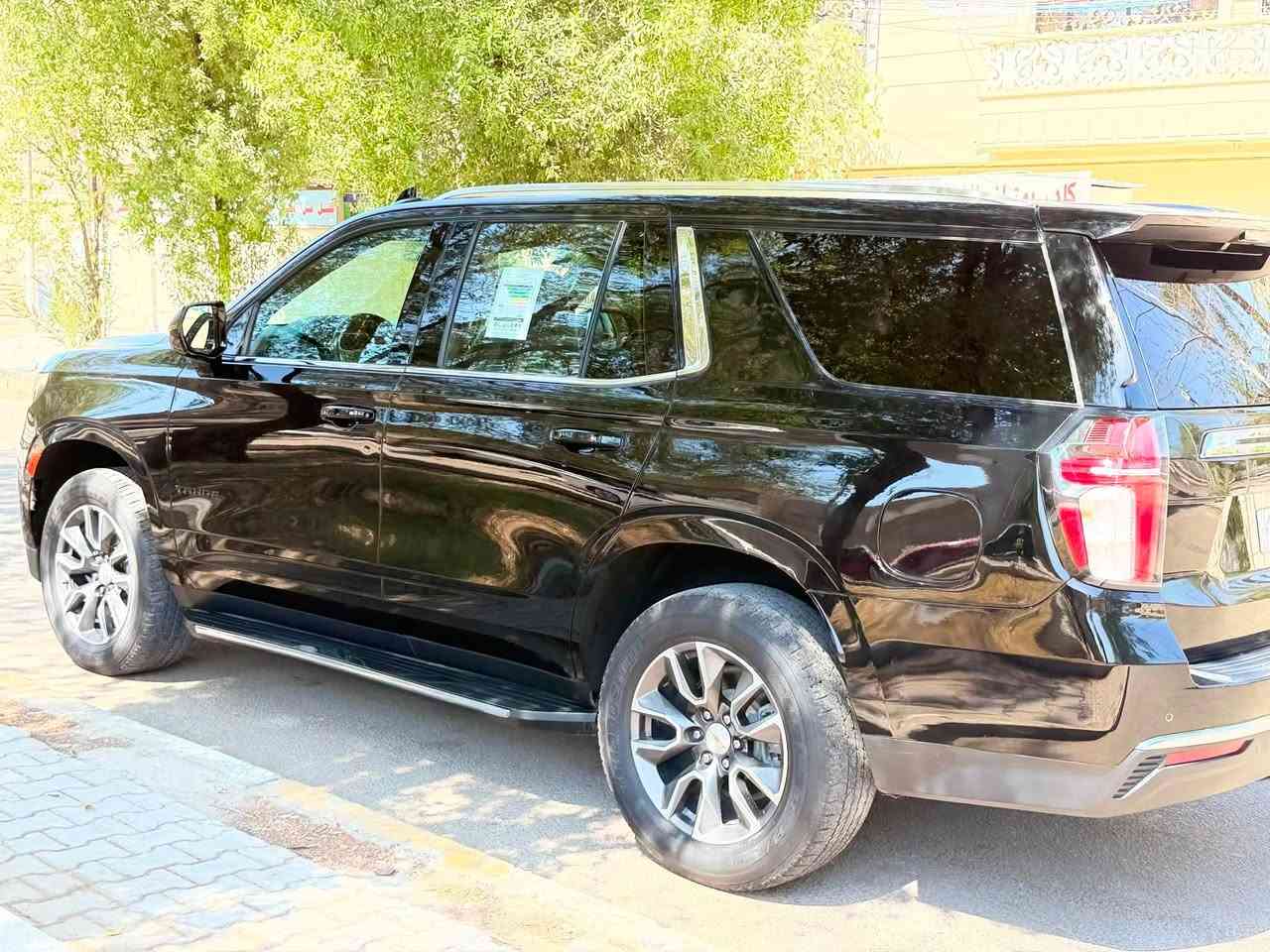 تاهو  2022  
وارد امريكي  حادثها جاملغ خلفي 

فول مواصفات فئةLT 

المواصفات
بصمة 
كراسي كهرباء
فتحة سقف بنراما
صندوك كهرباء + عن طريق القدم
رادار امامي جانبي
كراسي خلفي منفصل تدفئة وتبريد 
حساس امامي خلفي
مقاعد امامي كهرباء +تدفئة 
مانع تصادم
تحديد مسار
ماشيه 58 الف 
رقم بغداد بسمي 
السعر 390 ورقه  
مكاني بغداد 

الرقم ***********
