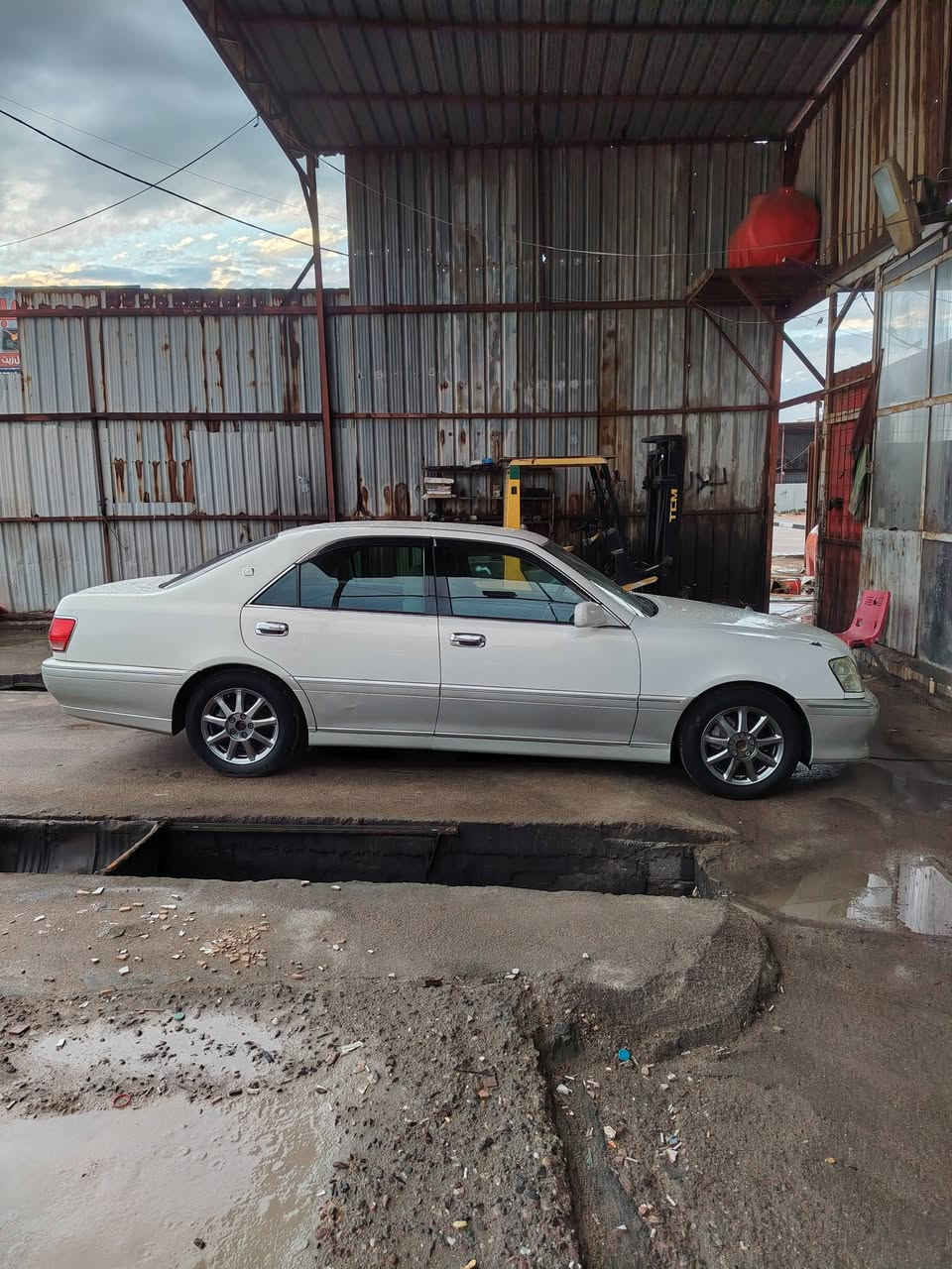 السلام عليكم ملكه دكمتين بيه حجز يوم11  4.   2003 تحوير نجف كصه قماره فقط السياره جديد برده خلفيه كشنات 4كهرباء السعر58 وبيه مجال حك الجيه بصره قضاء المدينه شراي يتصل ***********
