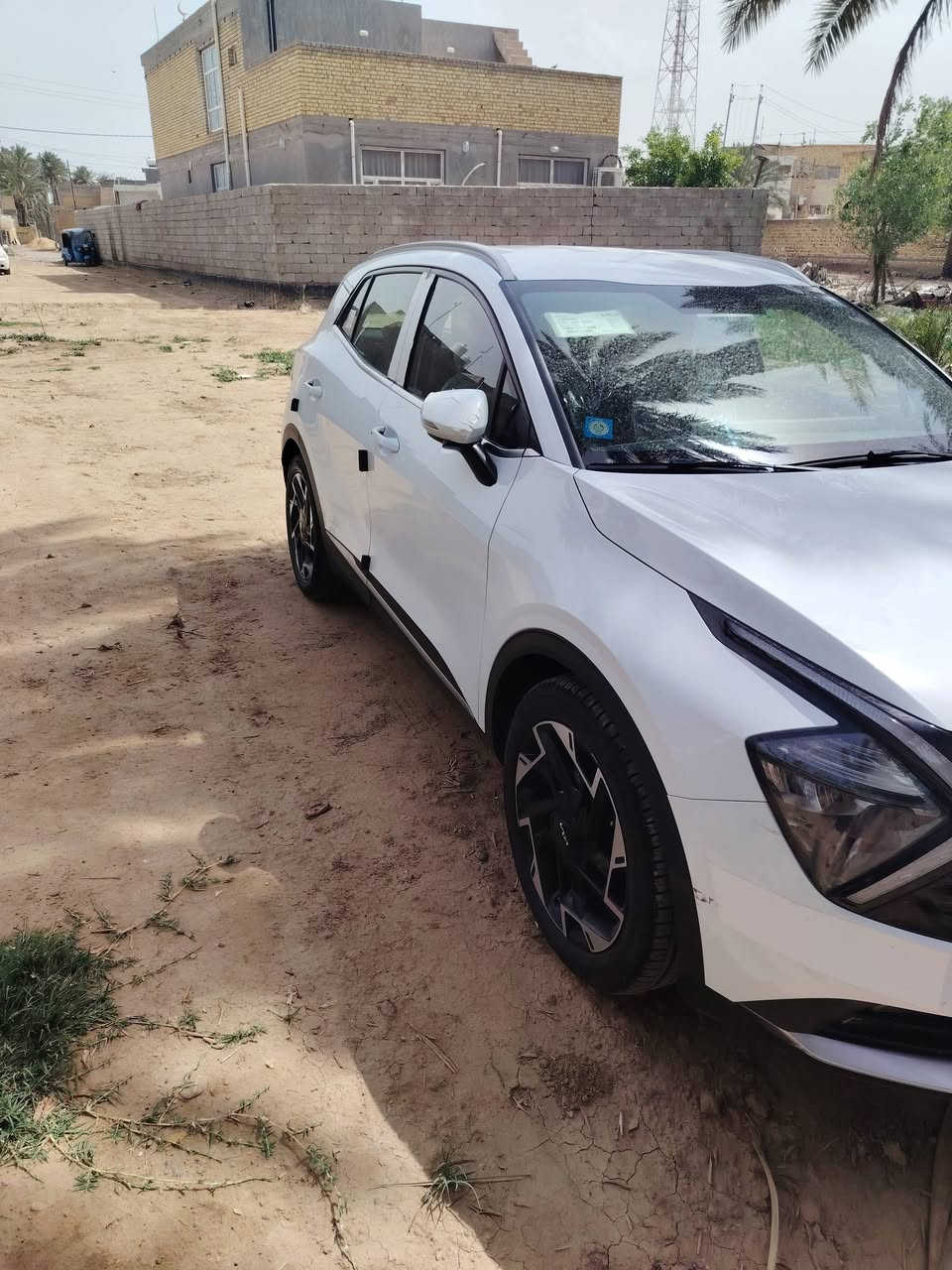 للبيع سبورتج موديل 23 لون ابيض مواصفات نص فول خليجي محرك 2000 دوش ماشيه 49 الف كفاله عامه رقم بغداد داخله هزه وفحص جديد بسمنه مكانهه بغداد صليخ ترهم مراوس بخليجي  السعر  215.    ***********.   ***********

