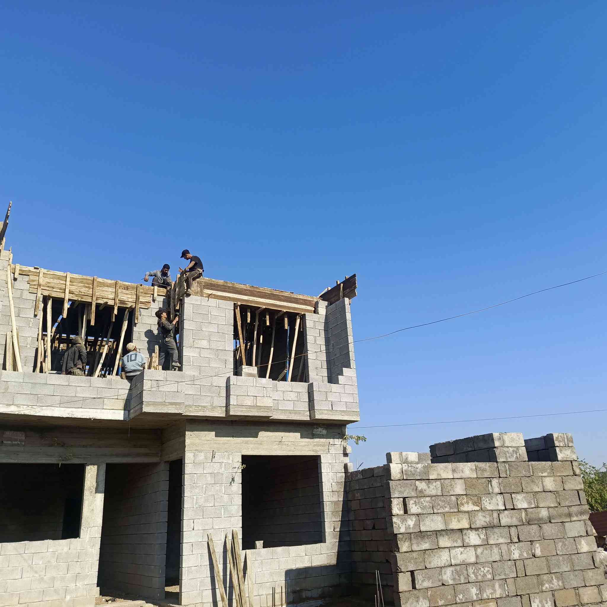 السلام عليكم اني مقاول ابني الهيكل 100متر طابق واحد ب10مليون طابقين هيكل 100متر ب19مليون 150متر هيكل طابق واحد ب15مليون طابقين هيكل 150متر ب28مليون نستقبل كل المساحات والترميم اي ستفسار مراجعة المكتب أو الاتصال علا الارقام التاليه *********** أو ***********
