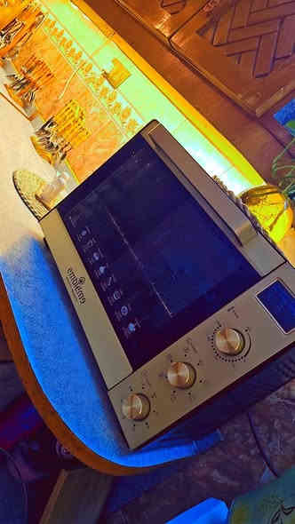 مرحبا.... فرن للبيع ماركه(امبيليوم) شغال كلشي مبي بس الهيتر الجوه مديشتغل يرادله تصليح حرارته اتجنن اخذته 140 الف اريده 50الف مكاني كريعات للاستفار ***********.
