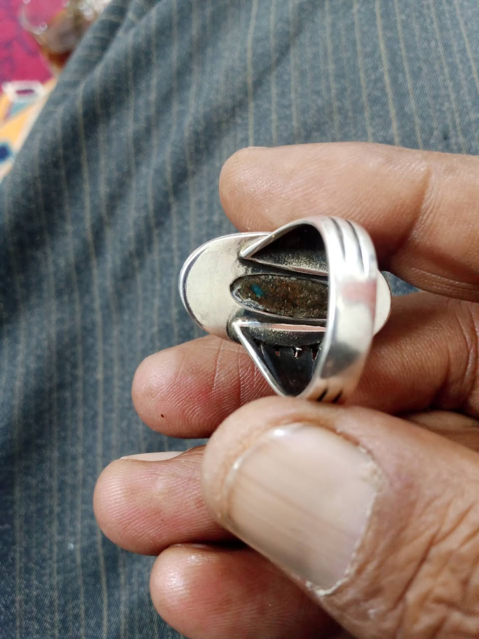 السلام عليكم محبس فيروز ج نيشابور ي للبيع سعر ب75 مكاني بغداد سبع اقصور ***********
