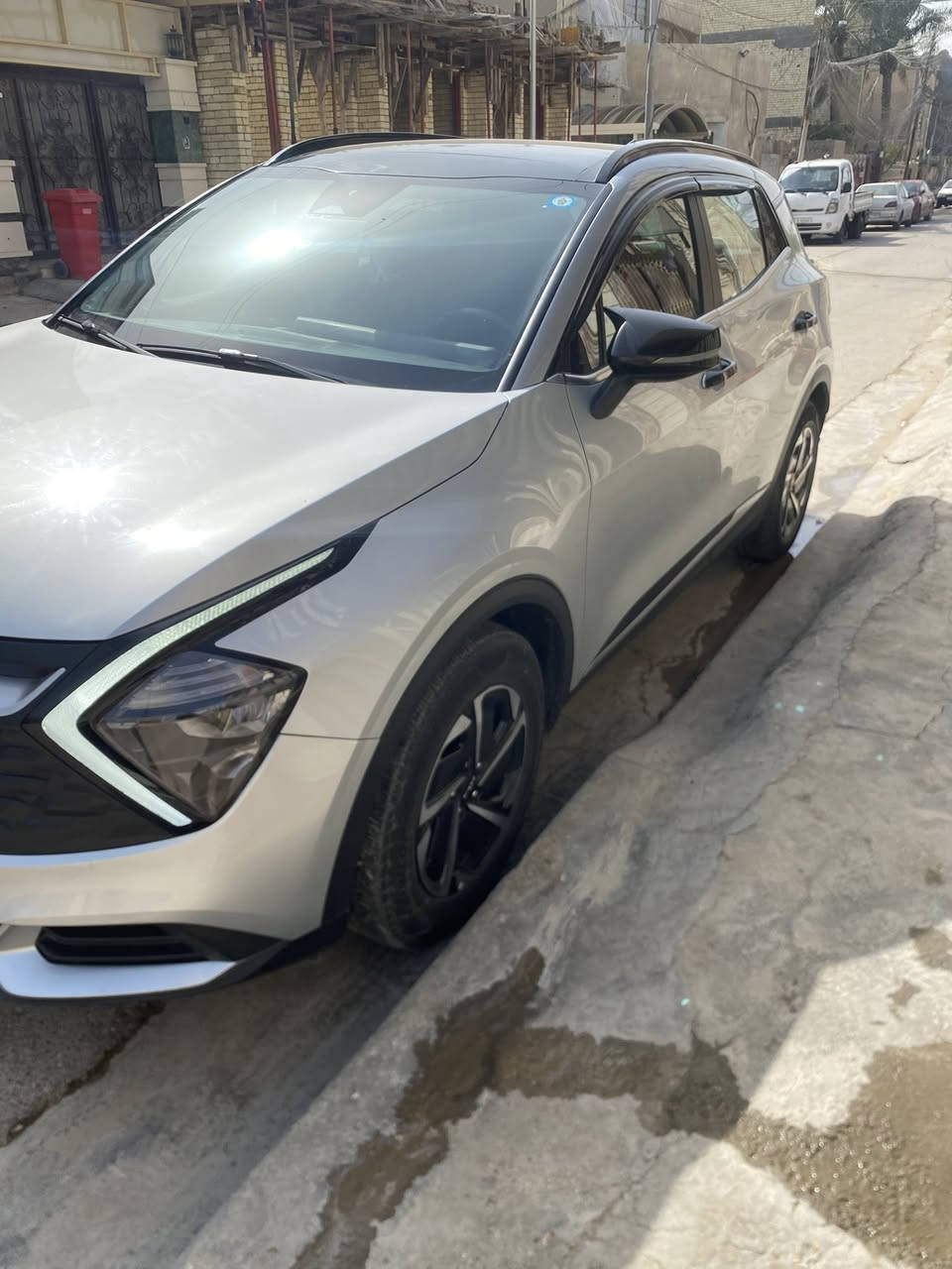 السلام عليكم للبيع كيه اسبورتج ٢٣ موديل لون فول بانوراما سلفرعداد مسافه ٤٠ الف ماشي كفاله عامه من صبغ وتعديل كير ماوس هايبردم  محرك تيربو بصمه تشغيل عن بعدر رقم بغداد الانگليزي بأسمي بيه السعر 215 فقط للبيع مااروس  سونار مرفق بل منشور  شراي تيصل ***********
