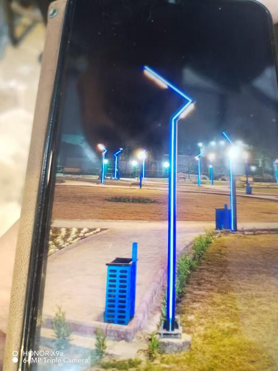 يتوفر لدينا عوازل كهرباء أسلاك المنيوم اعمدة انارة مغلونة اعمدة ديكورية انارة شوارع بغداد عكد النصارى هاتف ☎️ *********** بدر الجبوري
