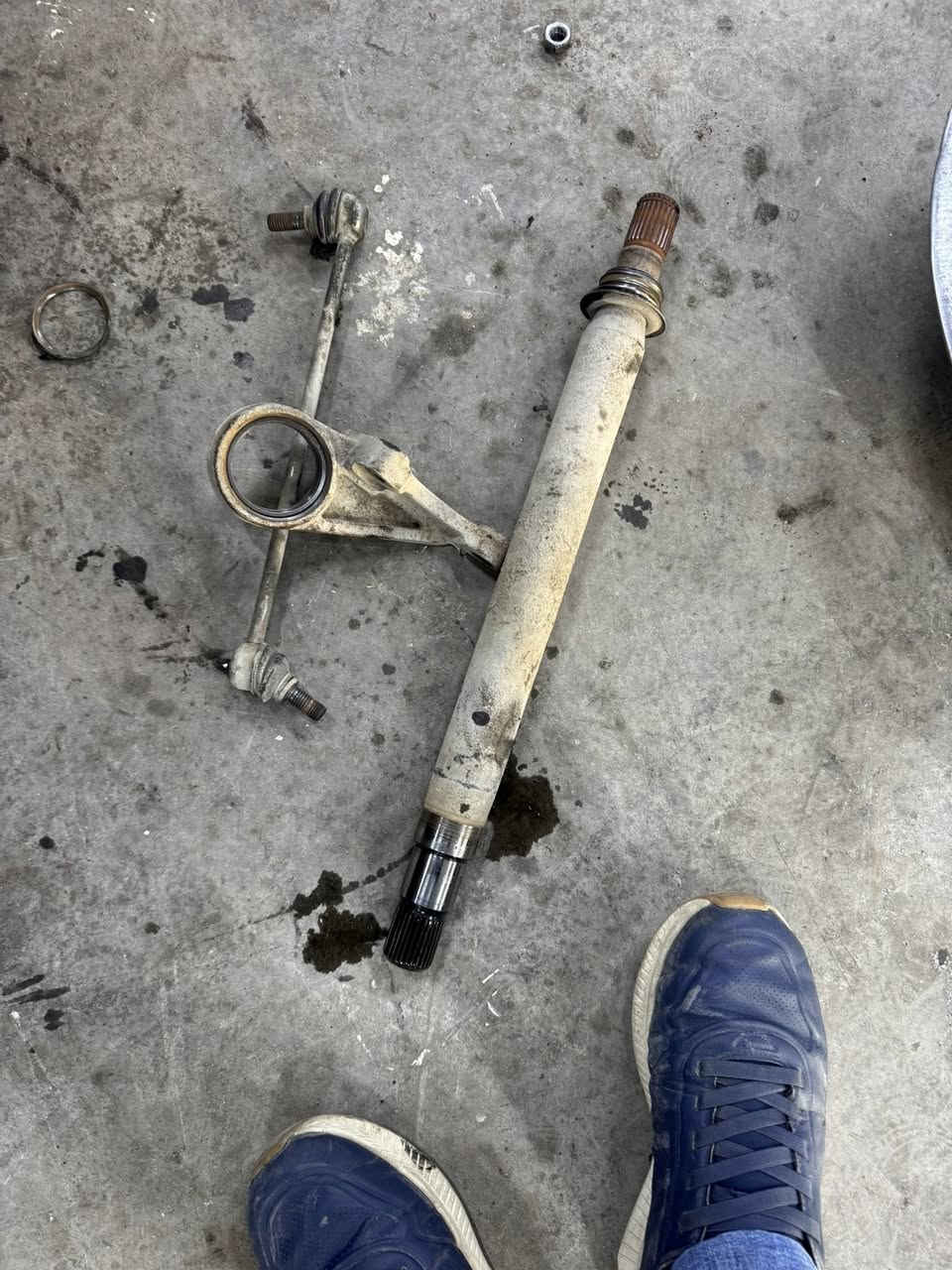 في الوافي لصيانة السيارات الأمريكية نشتغل على سيارتك وكأنها سيارتنا 💪
تشرفنا بخدمة أخونا العزيز من محافظة كربلاء المقدسة بسيارته
🚘 دوج  كرفان 2015

⚙️ الأعمال المنجزة بكل دقة واحتراف:
✅ تبديل صدر أمامي 
✅ تبديل صدر خلفي كامل
✅ تبديل تخم اذاين  المحرك (دجات الكير )
✅ تبديل درايف شفت داخلي
✅ ترتيب وتنظيم جميع أجزاء السيارة

🔧 ميكانيك أمريكي بخبرة سنين
🔒 أمان وضمان بالعمل
✨ شغل نظيف واهتمام بأدق التفاصيل
📌 لأن الجودة مو كلام… الجودة شغل

📍 محلات الوافي لصيانة السيارات الأمريكية – بغداد

🚘 الفرع الأول:
بغداد – حي الجامعة – نفق الشرطة باتجاه العامرية

🚙 الفرع الثاني (الرئيسي):
بغداد – سريع الغزالية – أبو غريب
قرب سيطرة السونار والتبادل

📞 للاستفسار:
***********
***********

⏰ التواصل خلال أوقات العمل فقط
