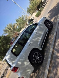 لاندكروزر GXR • ٢٠٢١ • ٦٥ الف