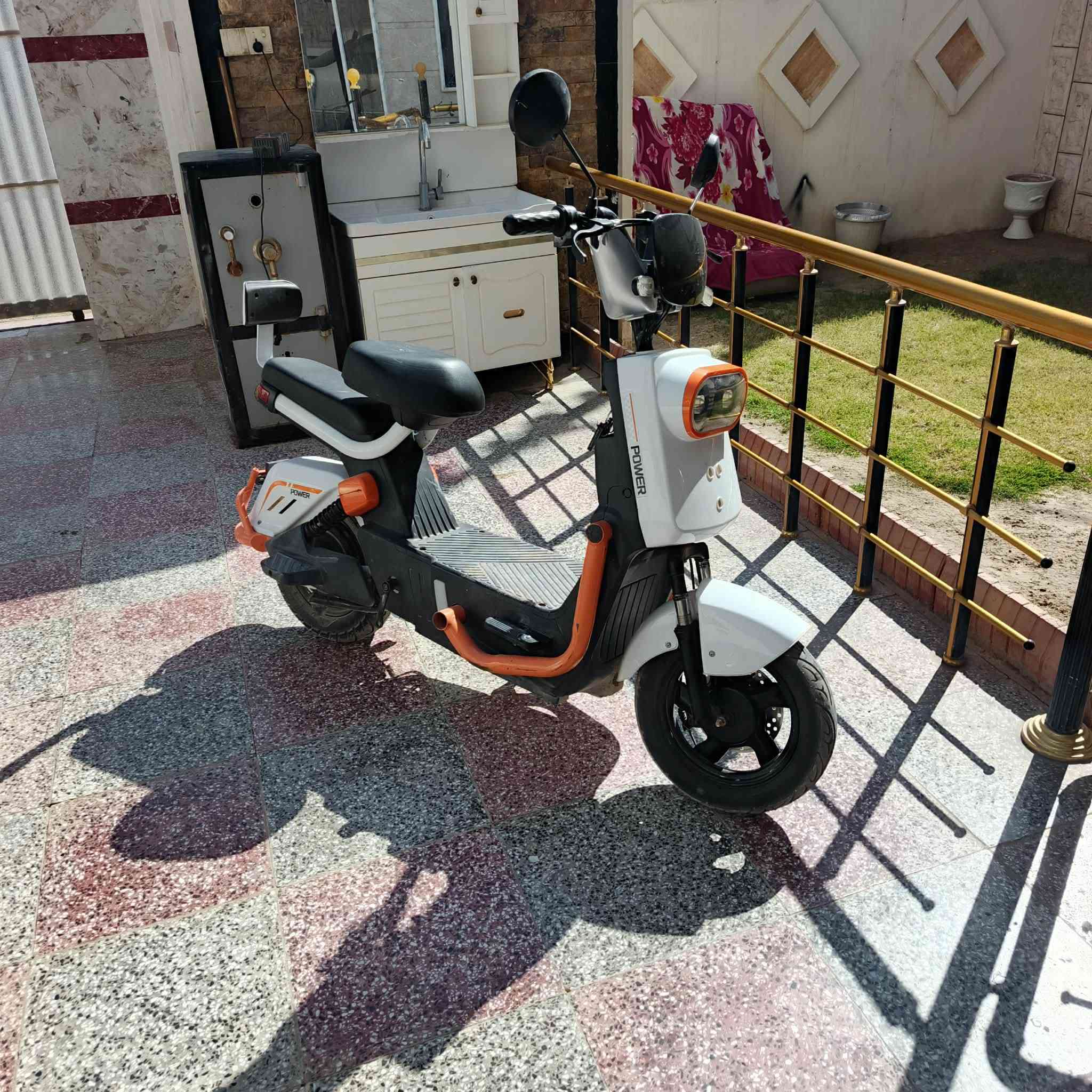 سلام عليكم دراجه شحن R9 لبيع سعر 350 دراجه نضيفه بارتيات جدد قبل شويه شديتهن موصفات 
سكن2💓
شاشه جبيره💚
اشارات💋
باتري جديد 🛫
بلوتوث زين صوته👍🏻🖤
هورن ♥
دراجه جديده مكان حله حي عسكري شارع 80 رقم ***********
