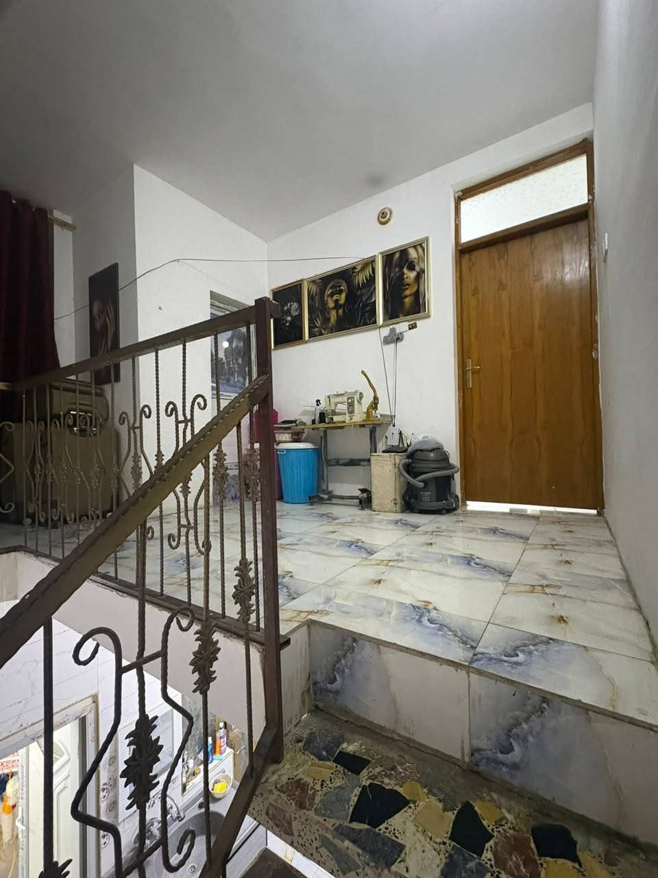 بيت ركن 55متر 3غرف نوم بي وستقبال وخدمات فوك وجوه  ومطبخ مكان قرب ملعب الاتحاد المراجعه مع صاحب الدار ***********
