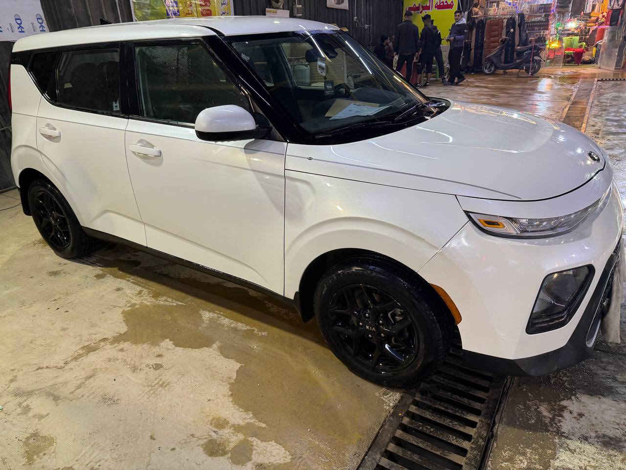 السلام عليكم إخوتي ..
كيا صول موديل 2020 ( s ) فول عدا البصمة والفتحة للبيع ، ( البجم كبس شركة ما بي چكة إبرة ) ، السيارة إستعمال منزلي جلخة ما بيها .. 
١- اللون أبيض 
٢- عداد المشي 57000 استعمال عائلي .  
٣- رقم بابل 
٤- المواصفات / محرك 2000 دوش / توقف تلقائي / تحديد مسار / نظام إطفاء تلقائي إقتصادي / تحكم إستيرن / ويل كب أسود / نظام sport + نظام normal / شاشة / حساسات بالمري .
٥- الحادث ( نصف الجاملغ الايسر ) فقط ..
السعر المطلوب ( ١٥٧ ) 
رقم الهاتف ***********
