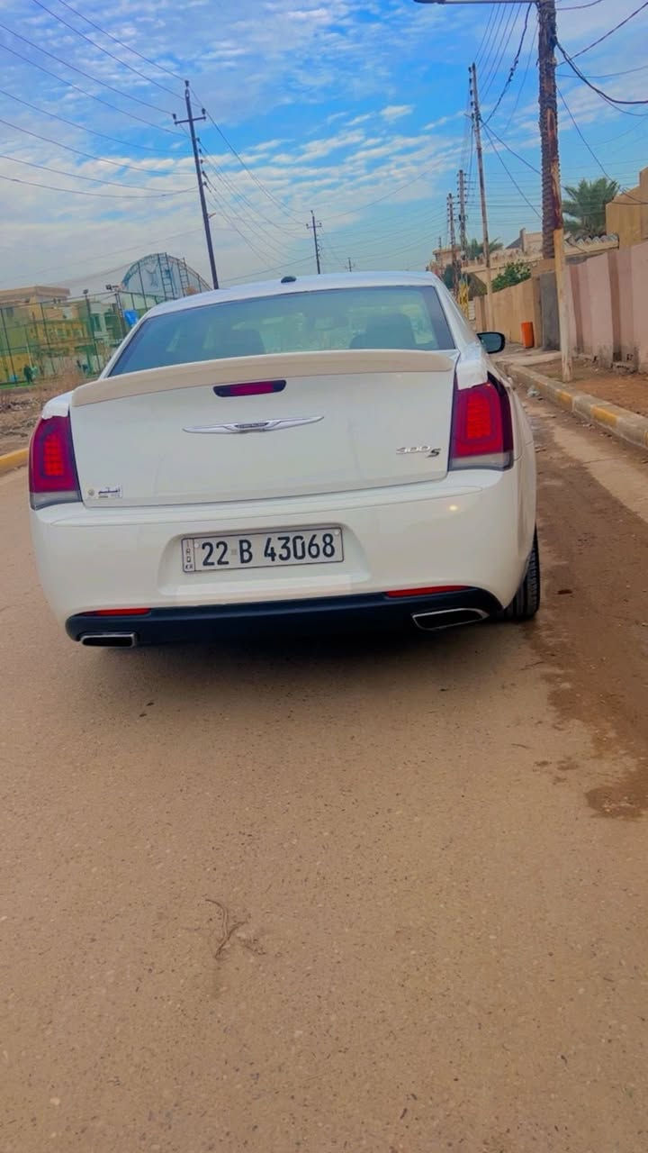 سلام عليكم 
اوباما موديل 2016 s
مواصفات 
فتحه بانوراما 
كشنات جلد كهرباء 
شفتات ستيرن 
كروس سرعه 
دمام 
سقف اسود بلادي 
لايت زنون 
ويل عشرين 
ملاحضه السياره كلين 
ماشيه ١٢٠ 
رقم أربيل الجديد 
السعر ٢٥٥ وبيها مجال بسيط 
أي ستفسار الاتصال ***********
