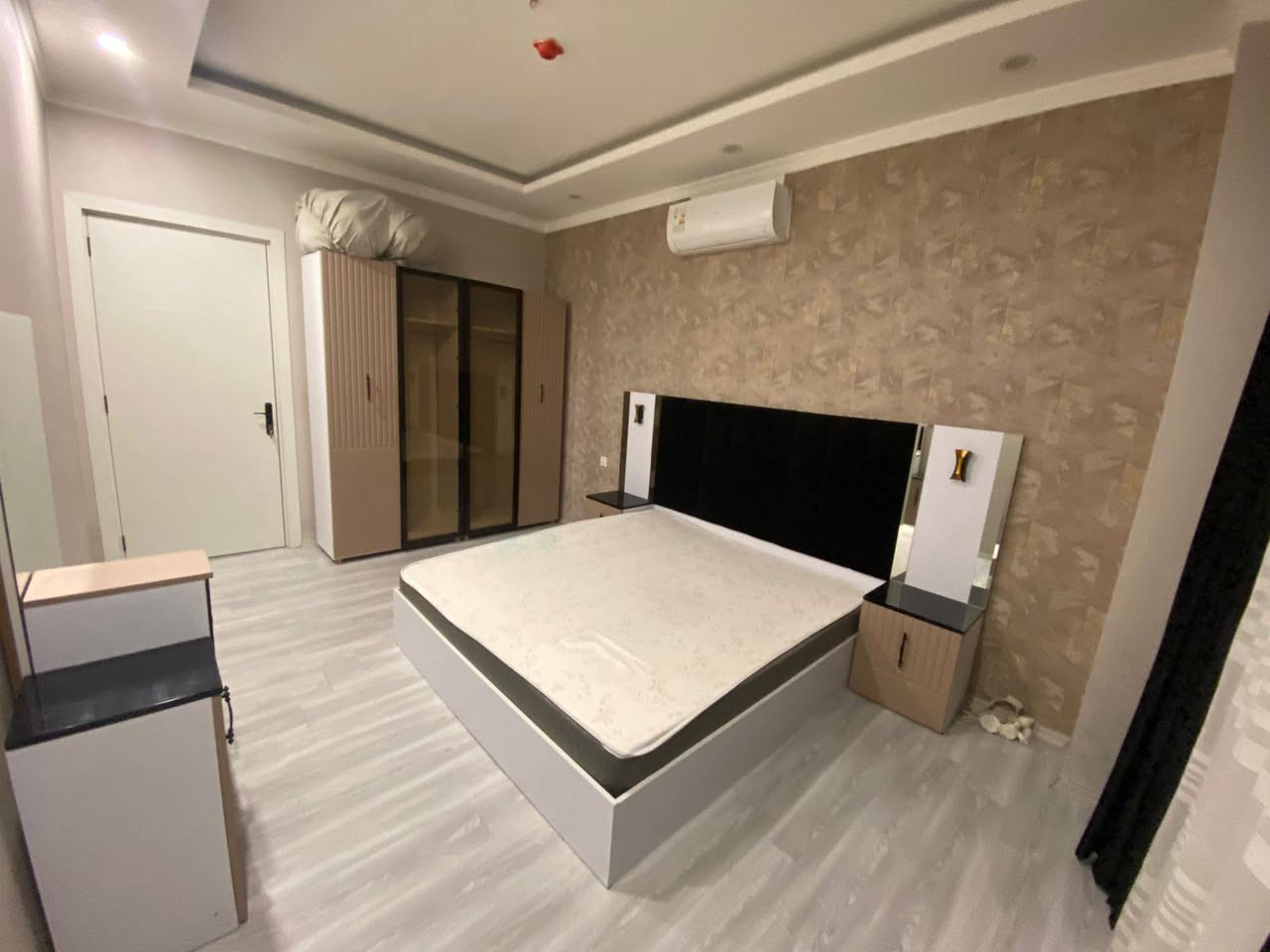 ☀☀#شقة_الایجار في #اربيل ‌☀☀
📌الموقـع:  واو تاورز في مربع الذهبي

✅ غرفە و صاله 1 + 1 مٶثث 
✅مـوقع ســتراتيجـي. 
✅اطـلالة مميزه. 
✅ المساحە 100 م
✅متوفــرة 24 ســاعة جميع
 الخدمات. 
✅ماركت 24 ساعه. 
✅صيدليه + مطاعم وكافتريات + مكوه ملابس
✅ الایجار  550 $

🔸انتصل الان لنساعدك على ايجاد العقار المناسب لك او بيع وتأجير عقارك بأفضل سعر وبأقل وقت.

 للحجز والاستفسار:

 0750 957 28 48
 0770 957 28 48

 #شقة_الایجار #خانووبۆفرۆشتن #شوقە_بۆ_کرێ #فرۆشتن #اربيل #هەولێر #شقة_الایجار #خانووبۆفرۆشتن #شوقە_بۆ_کرێ #فرۆشتن #هەولێر #اربيل
