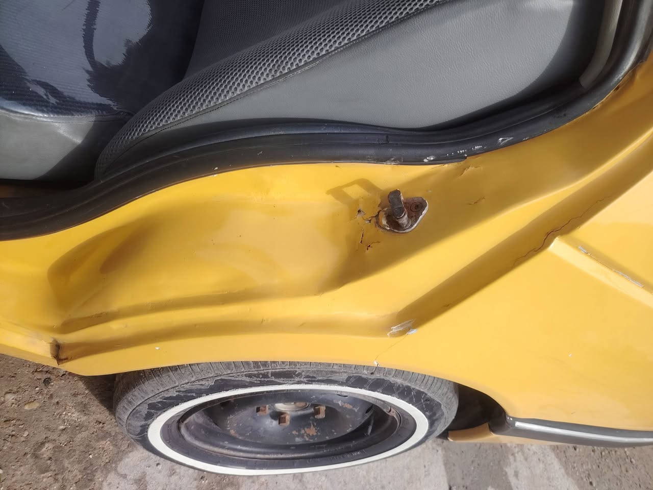 السلام عليكم بيجو  جيلاكس موديل٢٠١٢ للبيع سياره حادث ما بيهه فقط طخه بالباب الخلفي ما مبينه مكينه وكير مكفولات حداديه جديده تخم تاير نظيف كهربائيات شغاله غرفه جديده السياره حلوه ما بيهه نقص سعرهه ٣٠ وبيهه مجال العنوان بغداد للتواصل ***********
رقم وسنويه جديدات واصله للبصمه
