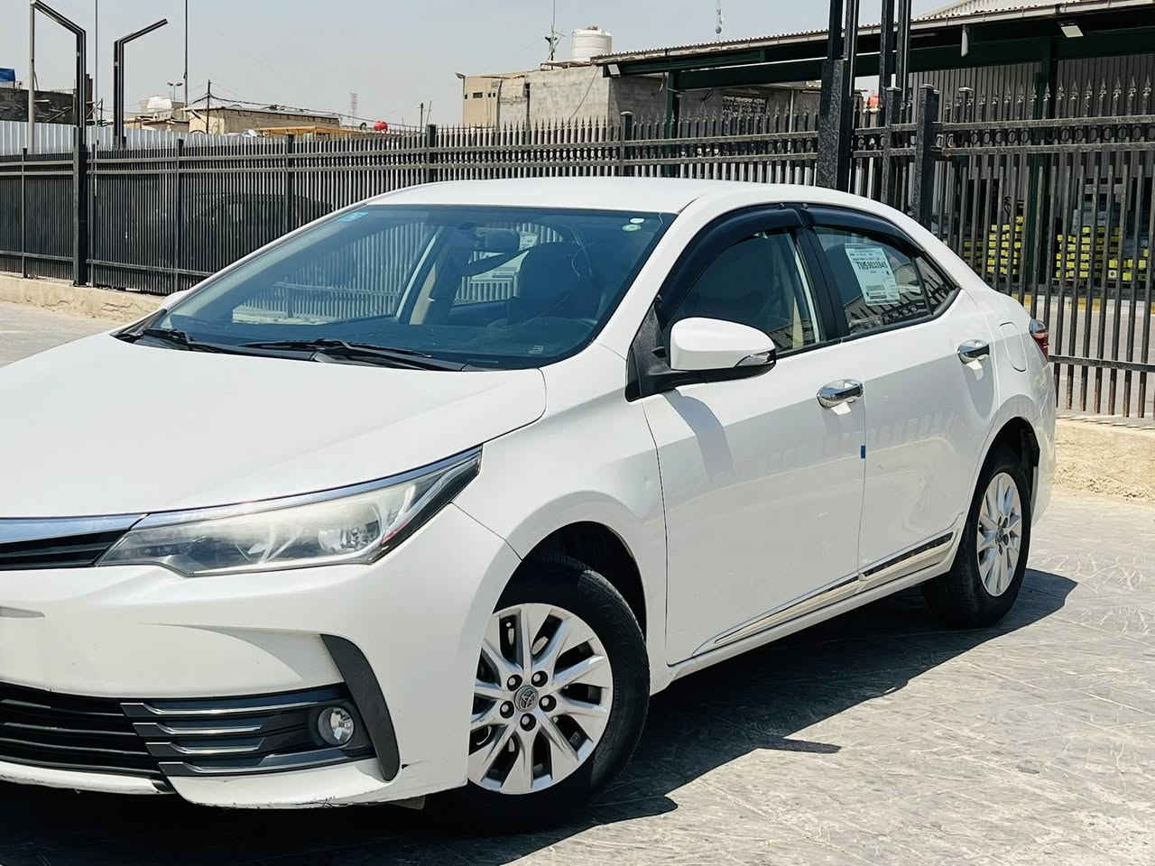 اللهم صل على محمد وال محمد 
سلام عليكم 
تويوتا كورلا 2018 خليجي مكينه 2000 موصفات XLi معروف كامره خلفيه حساس خلفي تحكم استيرن جهتين كروز سرعه مثبت سرعه ويل كب بلاد شاشه لد امامي نهاري لد بكلايت خلفي نضام سبورت  
ماشيه 179 الف حقيقي رقم بغداد بأسمي 
. مكفوله من الصبغ السياره بيها فقط اربع اماكن بوارد بسيطات . مكانها بغداد حي القاهره .. السعر : 145 وبيها مجال 
***********
