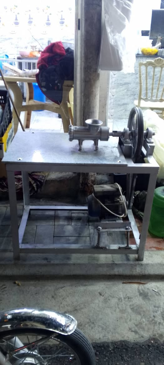 #مطاعم_كربلاء
مثرامة لحم للبيع ، السعر 200 الف مع المجال
للاتصال: ‏‪***********‬‏ عين التمور, كربلاء
