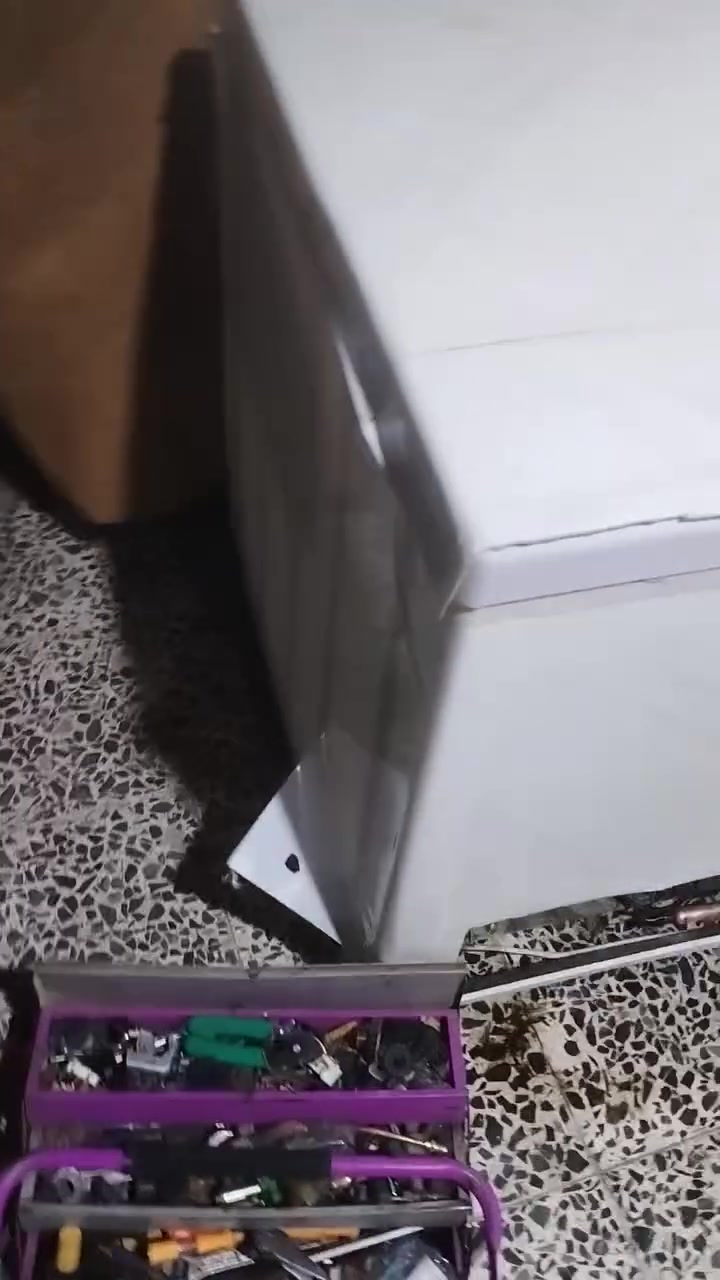 السلام عليكم تم صيانه مجمده انسداد في المنضومه وتم التنضيف والشحن بالكامل عمل موقعي بغداد الشعب البنوك
ابو سكينه الربيعي ***********
يوم 2026 /1/7
