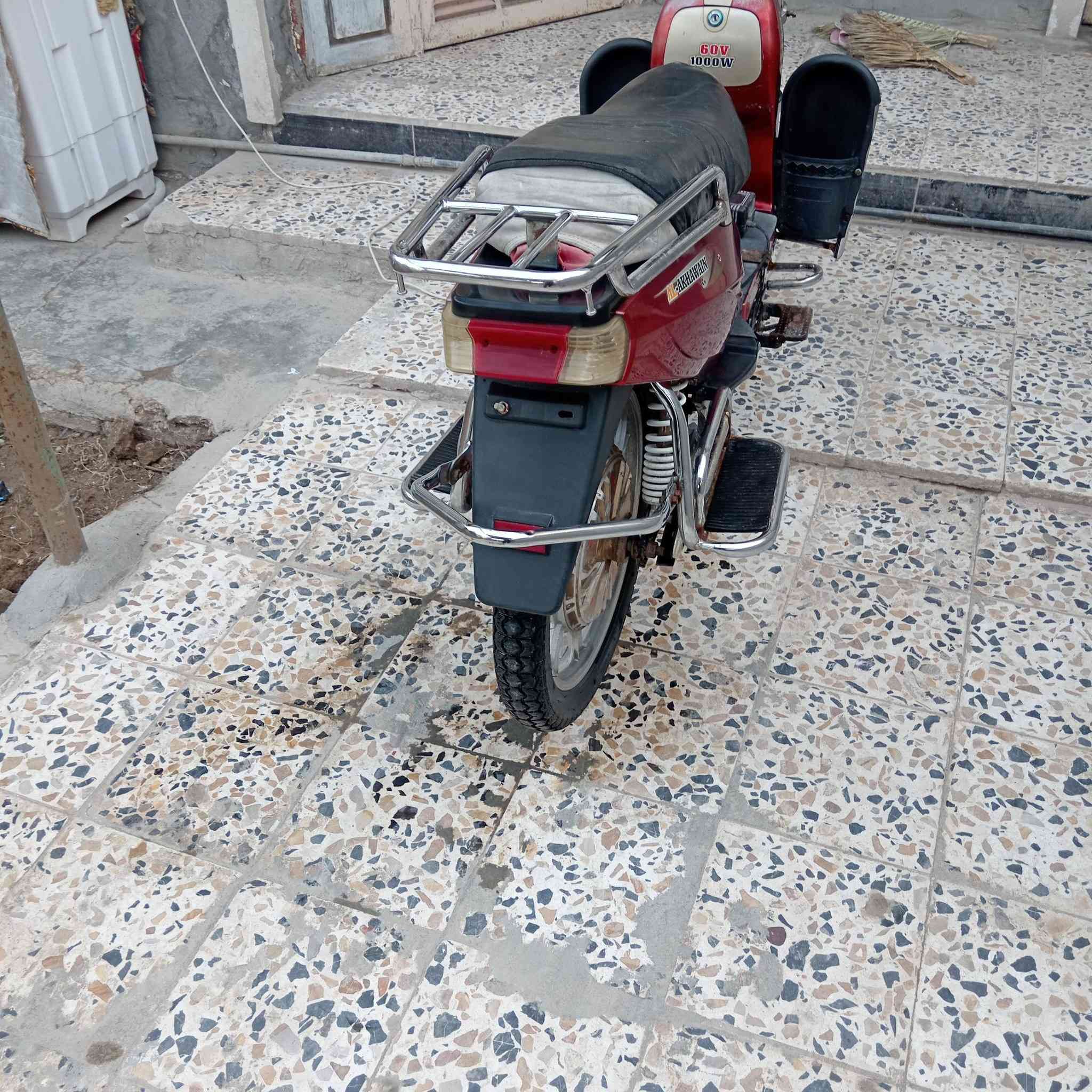 دراجه شحن 23
5 بطاريات
 كلهن يقرن10
دراجه نضيفه كل شي بيها شغال
بصمة + سويجات 
تشغيل عن بعد
اشاير شغاله
بريكات غيرها كلها شغالات رقم الهاتف *********** وات ساب او اتصال بي خاص وبي واتساب السعر 400 وبي مجال المكان فلوجه شارع أبو النسوره قرب جامع السلام
