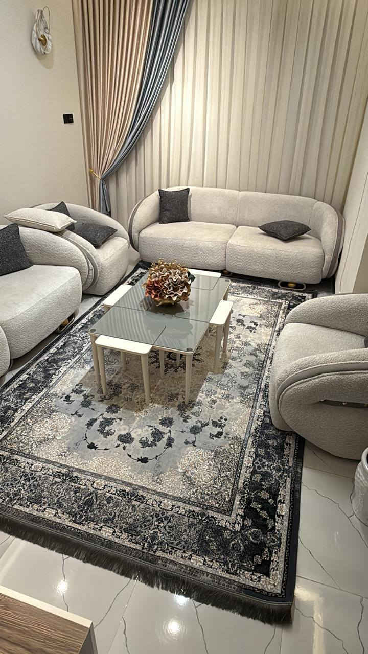 دار للبيع في حي الملايين الاولى مقابل كلية القبس
مساحة الدار 145 ركن واجهة 10 وعمق 14
يحتوي الدار على 4 غرف نوم ومطبخ وصحيات واستقبال وهول 
* علما أن الدار يباع مع اثاث 
يبعد عن سايدين حي العربي 30م 
لمعرفه السعر أكتب تم 
أو مراجعه مكتب مدخل حي الملايين الاولى مكتب أرض التميز للبناء والعقار 
اي استفسار يرجى مراسلة الصفحة او الاتصال ع الارقام المذكورة⬇️⬇️
***********
***********
