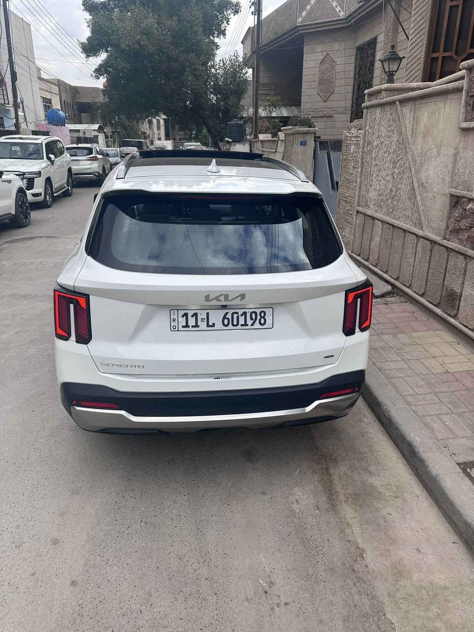 السلام عليكم سورنتو موديل 2024 خليجي
ضمان شركة الدولية وضمان 5 سنوات / محرك 6 سلندر فئة السيارة 4x / فول واحد على واحد vip 
فور ويل / وسيارة مكفولة كفالة عامة من عده رصعه بسيطة بالباب فقط ولباقي كفالة عامة وسيارة ماشية 60 استخدام نظيف جداً ورقم بغداد وبأسمي 

المكان / حي العامل 
السعر / 327$
وهذا رقمي ***********
