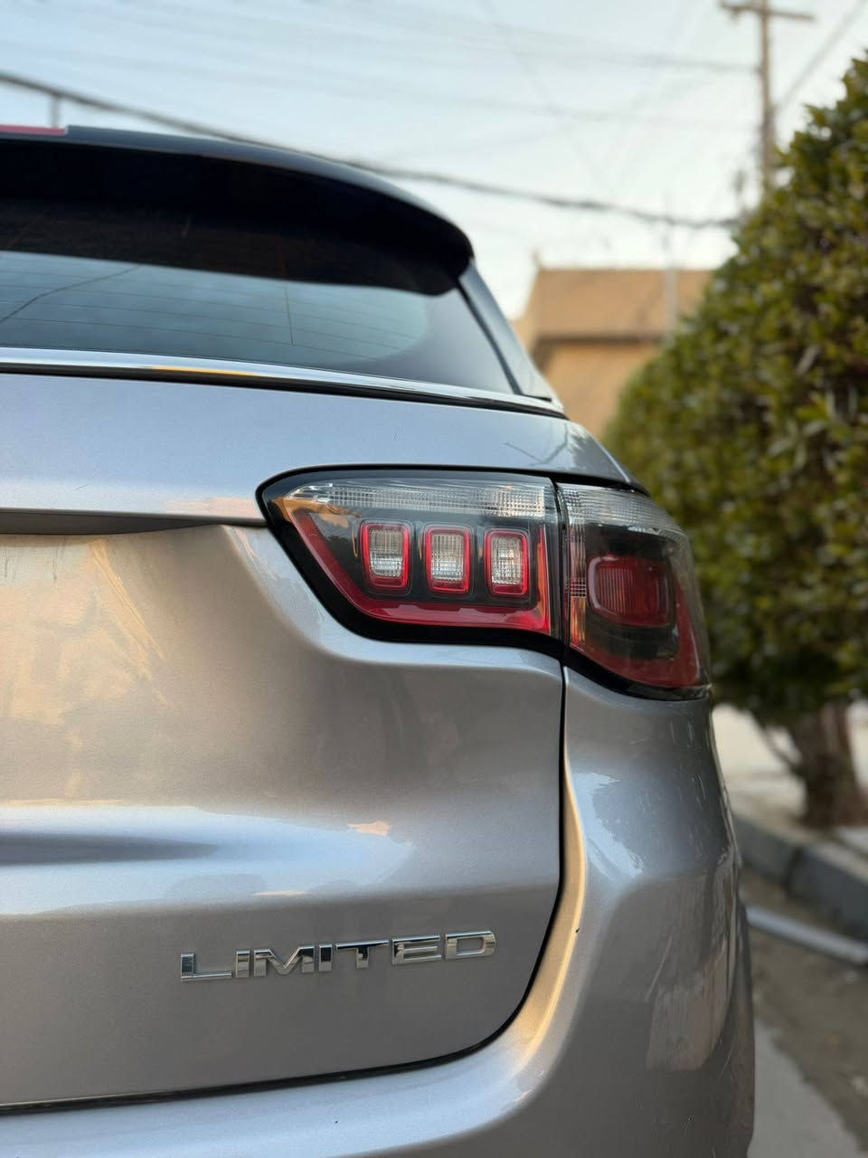 جيب كومباس LIMITED
رقم بغداد بأسمي تحويل مباشر 
الموديل : 2019 
تو كولر 
حجم المحرك : 4 سلندر 2400
عداد المسافه : 48الف mill
الضرر : جاملغ و باب صبغ بدون دواخل  
المواصفات .. بصمة تشغيل وابواب 
 - مقاعد جلد - تبريد قطعتين - توويل المرغوب- اوتو ستوب
سايد بريك كهرباء - مثبت سرعه 
شاشة  كبيرة كار بلي - كامره خلفيه - حساسات خلفية_ اشاير بالمري_جنطة كهرباء 
السياره جدا نضيفه وجاهزه بدون نقص
السعر ( 138 ورقه ) قابل للتفاوض
للاستفسار الاتصال  
***********
مكانها كربلاء
