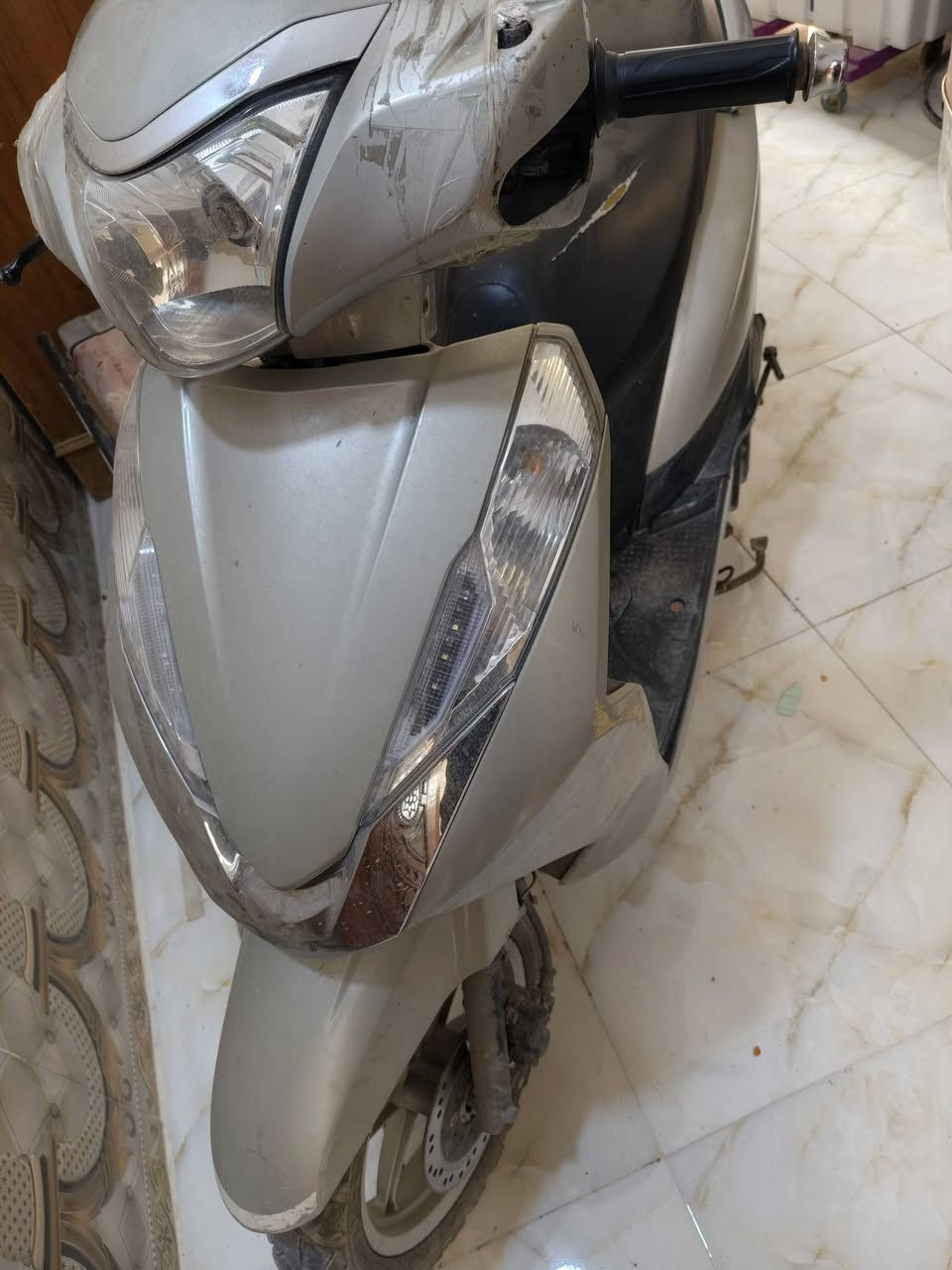 دراجه هوندا ليدي للبيع
الدراجه نضيفه كفراتها وكلشي بيها حلو دبلين ورا 
الدراجه مميزه شكلاً وتفاصيل بيها حلوه
بس هيه كايمه
سعرها 350 وبيها مجال 
المكان كربلاء حي العسكري 
التواصل ***********
