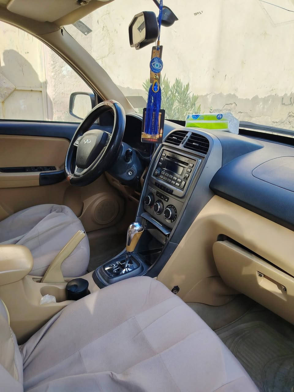 عندي تيكو لون ابيض نظيفة وحلوة. اريد  اراوسة بتكو لون ماروني  بس  كون م تبة مابي نقصص
***********
