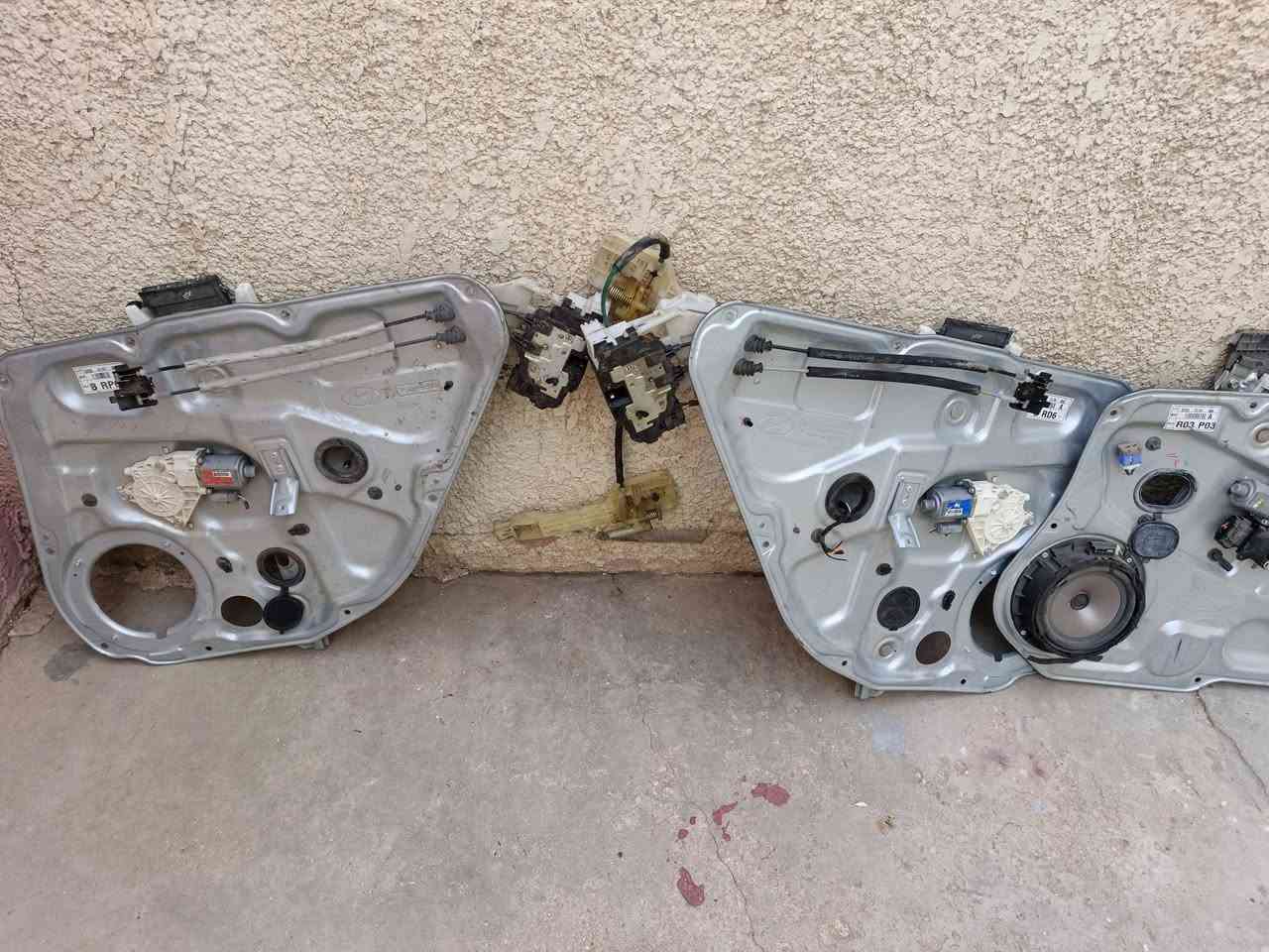 السلام عليكم اخوان موجود عندي تخم أقفال بيبان مع مكاين الجام كاملات الاستفسار على الرقم *********** رايدهن ٢٥٠الف
