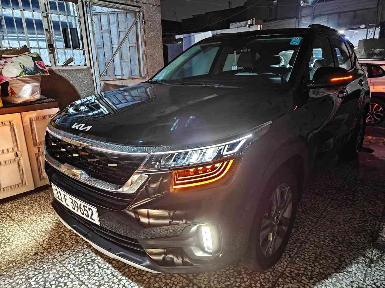 السلام عليكم كيا سيلتوز 2023 خليجي 

اخوان من الأخير سياره اسبشل فول 

مواصفات 

بصمه فتحه تحكمات 
وايرلس  مقابض نيكل 
مدخل يو إس بي امامي وخلفي 
مع تكيه وسطيه ترحيب ومرأه جانبيه 
ترحيب ذاتي إضافه إلى أناره داخليه الألوان 
استيرن جلد حرف دي علامه سيلتوز 
سبيره وعده على وضع شركه 
دواخل سياره كلها بيانو بلاك 
ودواخل السياره والكشنات وبطاين بيبان 
جلد نقشه 
أوف وايت لد نهاري امامي خلفي 
بك لايت لد ولايتات  زنون  5 عدسات 
وكشافات 3 عدسات زنون وأشاير ثلاث خطوط 
ماسحات اوتو واضاءه داخليه مع موسيقى 
تشغيل عن بعد شاشه كبيره لمس أندر ويد
كأمره اصليه دواره محيطيه 
ذن مواصفات لا شي عن باقي 

ماشيه 4000 زيرو على وضع شركه 

اخوان سياره سعرها جوه سوك 

السعر 197 وبيها مجال 

الرقم *********** 

مكاني البصره وعندي هم وحده بيضه نفسها بسعر اقل البصرة, العراق
