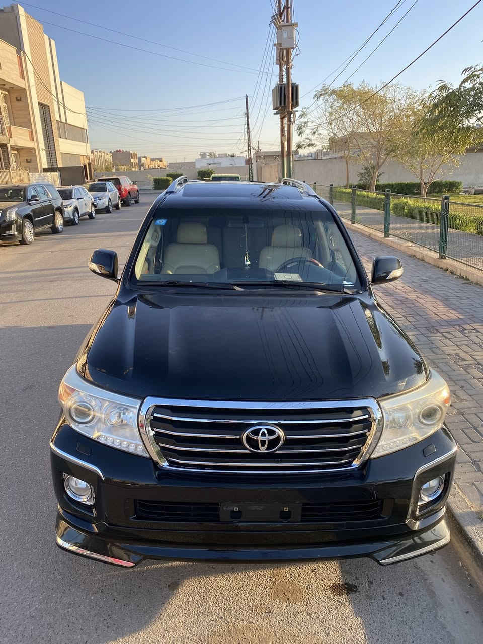 يالله السلام عليكم لاندكروز 2012 GXR بريم اصل باب اول فول 1/1   V6  رقم بغداد الجديد باسمي هزه وفحص وسنويه كله جديد كير ومحرك ومكينه  مكفول كفالة عامة ممفتوح برغي بيهن على وضع الشركة تخم تاير جديد بيه نصف جاملغ خلفي مال سايق كلير  فقط 🤍

الموصفات 
فتحه سقف 
محرك V6
-كامره 
-شاشه لكزز
-طفايه
-ثلاجة 
-اضويه زرق
- حساس دمعة  
-اضويه بلدوس 
-كشنات جلد +كهرباء + ثلاث حركات 
-ماشيه 180 الف حقيقي 
-لايت زينون 
-تحكمات ستيرن 
-مري كهرباء+ شفط +قلاب عند الرجوع +اشاير بل مري 
-حساسات امامي خلفي 
- يدات نيكل وباغة 
-زراك لايت 
🔊شادلهة منظومة صوت JBL فوول صوت
معروفه موصفات البريم سياره احلى من صور بعده كله عل بلاد على وضع الشركة مكان بغداد السيديه 🏠 
السعر345 يعني 3 شدات و 45 ورقه 💵  بيع او مراوس بتاهو موديل 21 وفوك 
الاستفسار ☎️ (***********)
