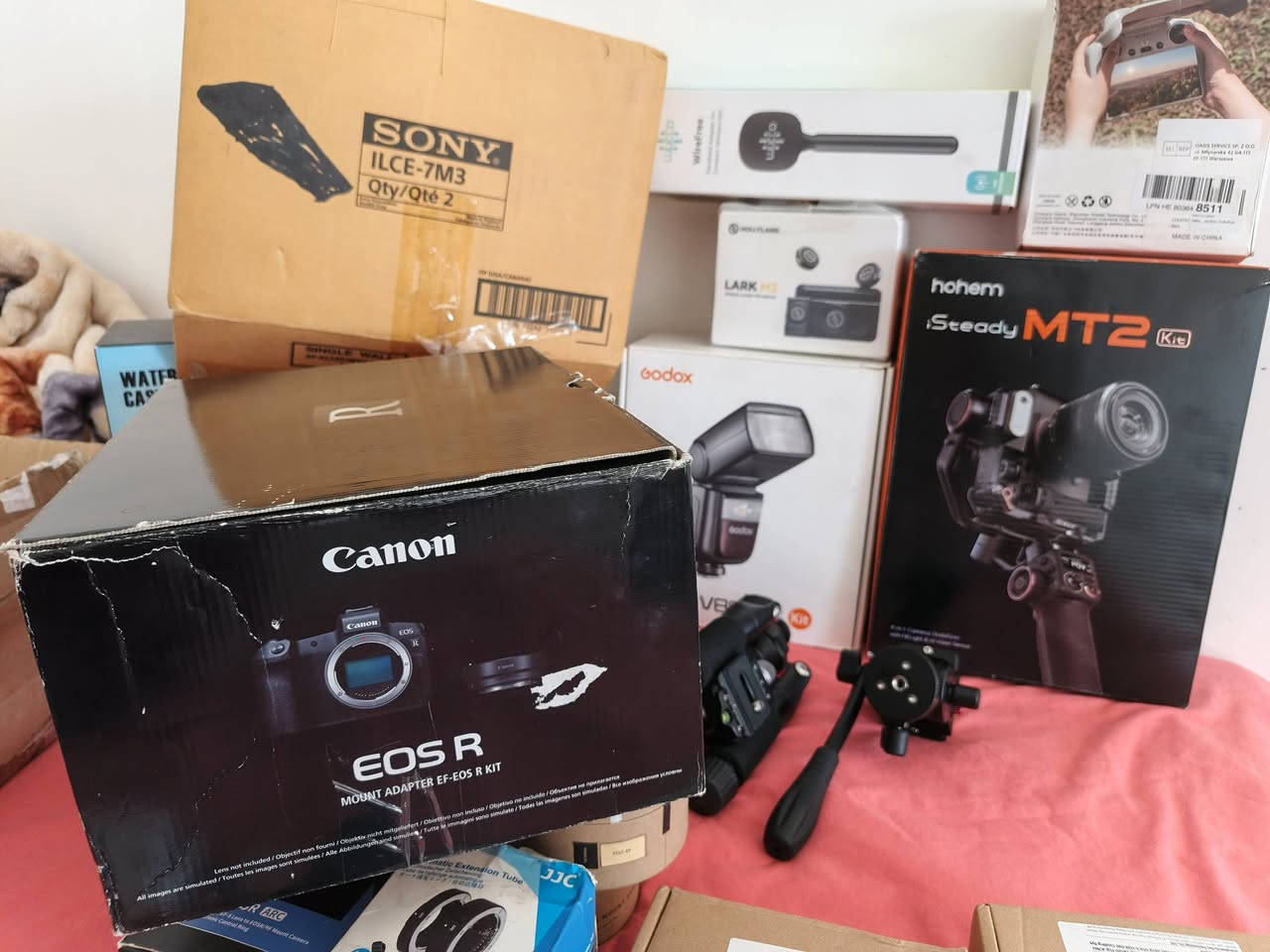 1.كانون  R . 
2.عدسه كانون فول فريم 24_105 . 
3.نك مايك هولي لاند m2 جديد. 
4.بطاريات الكانون عدد 6 اثنين مستخدم و4 جدد . 
4.فلاش كودكس v860 الإصدار الثالث. 
5.رونن MT2 يتحمل كيلو ونص مدعوم بالذكاء الاصطناعي وبي خاصية التتبع التلقائي وشحنه يدوم اكثر من 7 ساعات. 
6.انارة عدد ٢ بيبي لايت كودكس ار جي بي 12 مود عدد . 
7.ماسكة نك مايك جديدة. 
8.حقيبة تصوير ماركة Lowepro مع كافة ملحقاتها والجنط الصغيرة الإضافية بعدهه جديدة. 
9.حقيبة تنظيف مع كامل ملحقاتها  جديد . 
الكاميرا والملحقات بين جديد وبين مستخدم استخدام شخصي بنظافة 100٪.

السعر كلهم سوه ما ابيع مفرد ب 16 ورقة . 
(مليونين و500 الف) .


**إذا كنت صاحب هذا الإعلان وتريد حذفه لأي سبب، رجاءا أرسل رسالة إلى الدعم الفني**
