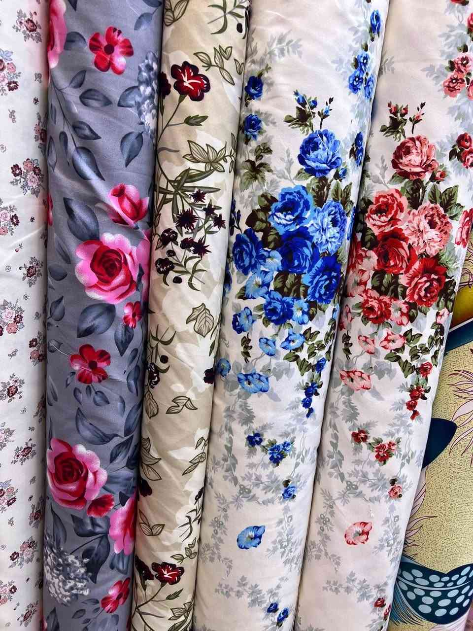 السلام عليكم يوجد خياطه جراجف ومخاد ✂️🪡
السعر المخده ٧٥٠ كامله هيه والقماش والخياط🪡
حي الوحده قرب اسيا ماركت الإتصال ع الرقم 
***********
