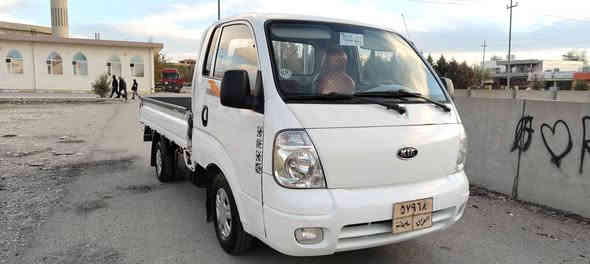 کیا دووتەنی  2700مۆدیل 2011 گێڕ عادی جام کارەبایی ڕەقەم سلیمانی سەنەوی بەسەرچووە بەناوخۆمانەوەیە گێڕومەکینەوئەکسل و شەنسی بێ عەیبەسەرف وبوخاری نیە سەیارەکە هەیکەلی زۆر جوانە دەعمولێدراوی نیە دووپەڵەی بچوک بۆیاخی هەیە بێ ناوگرتن ماڵی کاسپیە تەحویل و غرامەو زەریبەی بەشەرت سعری 87گەڵاو مجال شوێن هەڵەبجەی تازە 
***********
*********** حلبجة
