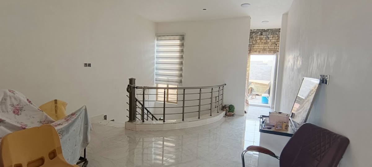 سلام عليكم بيت للبيع حي الجامعة 100 متر طابقين بناء حديث  صور الطابق الثاني للاستفسار***********
