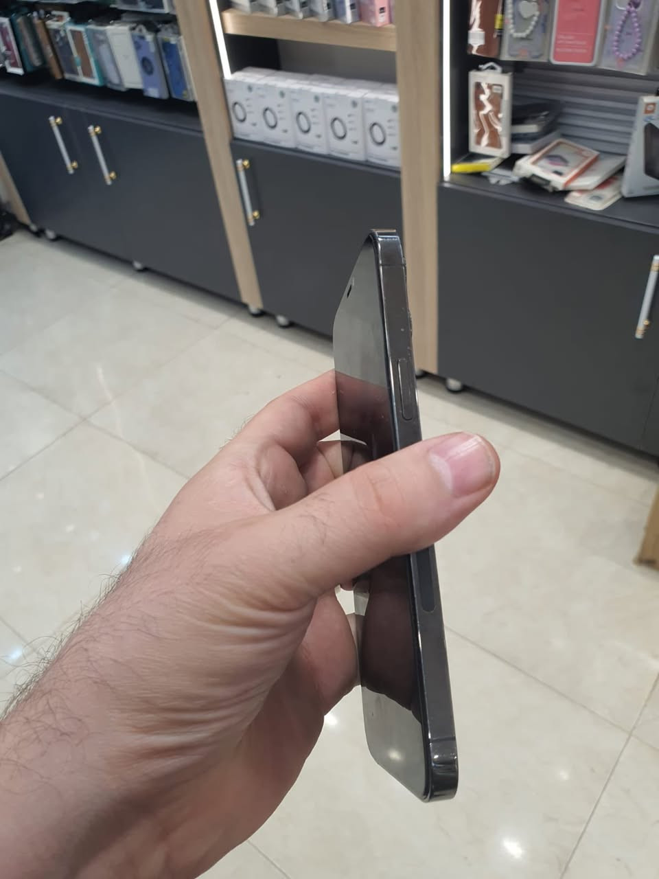 ايفون 12 برو ماكس وتر بروف ما مبدل بي كلشي ضمان يوم كامل تفتر بي بطاريه77 نازله بسبب تحديث كصرف طبيعي
عنواني تاميم ***********
