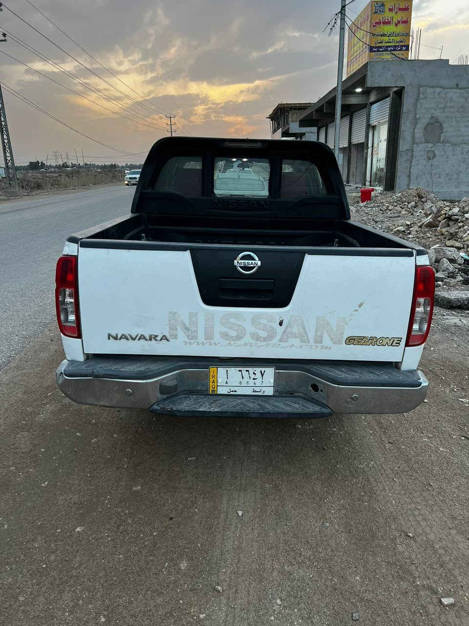 نيفارا ٢٠١٠ رقم واسط
بيها باب فقط مرشوش والباقي كفاله
مكينه كير حداديه جديده 
السعر ٨٨
للاتصال ***********
مكان سياره حله
