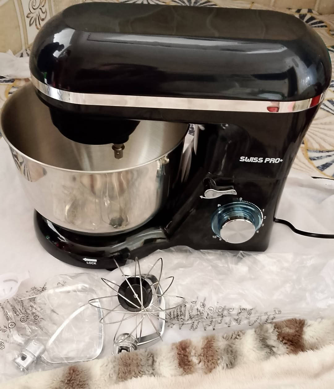 عجانة متوفره للبيع جديده استخدام واحد السعر ٩٠ وبيها مجال وهي 5لتر مكلف بالنشر التواصل على الرقم التالي ***********
