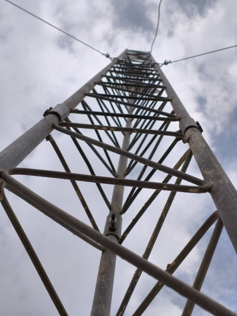 تحيه طيبه تم تنصيب برج كرسته وعمل في محافضه بابل النيل مستعدون لتجهيز الابراج بالحديد والاجهزه ايضا يتوفر كادر فتح وشد وصيانه الابراج ***********
