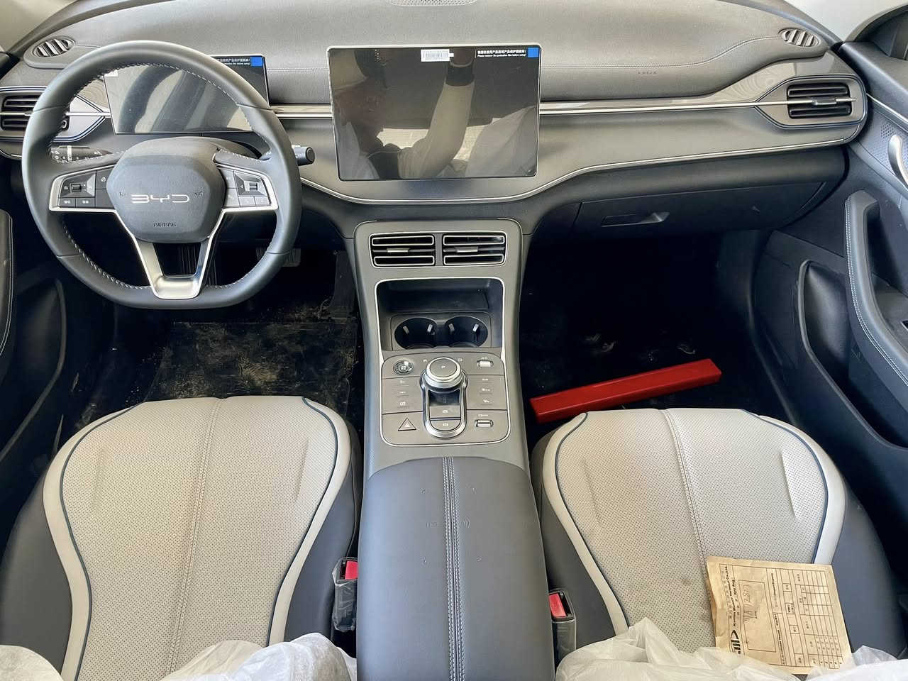 سيارة الفخامة ⚜️، الأداء ⚡، والتكنولوجيا الذكية 🤖 تجربة قيادة ما تنسي! 😍

متوفر اللون الأبيض ⚪️

✨ أهم المواصفات:

🔹 محرك 1.5 لتر (بنزين + كهرباء) يعطيك قوة مع توفير مذهل بالوقود ⛽⚡

🔹 مدى كهربائي يوصل ل 55 كم بالشحن الكامل 🔋

🔹 نظام DM-i الذكي لتبديل السلس بين البنزين والكهرباء 🚀

🔹 شاشة وسطية قابلة للدوران 🎛️

🔹 عدادات رقمية بالكامل 🔥

🔹 مقاعد جلد فاخرة بتصميم رياضي 🖤

🔹 كاميرا خلفية + أنظمة أمان متطورة 🔒

🔹 إنارة LED أمامية وخلفية مميزة 💡

✅ البيع نقداً وبالتقسيط وبمقدمه جيده لسكنة النجف 

📍موقعنا: 

⬅نجف - المعارض الجديده - معرض الماسه

☎ للإستفسار: ***********

#BYD #ديستروير_05 #هايبرد #سيارات_2025 #تكنولوجيا #ابداع_على_الطريق #BYD_Destroyer05
