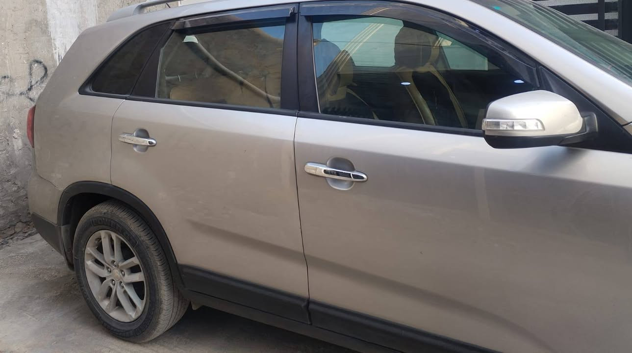 سورنتو موديل 15 سيارة مكفورلة  كير مميزه  مكينة ٢٤٠٠ دوش المرغوب سيارة حلوة وماناقصه شي مواصفات حلوة تحكم كامرة حساسات دزك ويل كب سيارة حاكية شاشة  اشاير بالمري وبعد بيه مواصفات اهواي السعر 163 وبيها مجال تخم تاير سبعة راكب تبريد ثلاث قطع سيارة مال جناي ومالت عائلة وبالعافية عل الياخذهة الشراي يتصل مكاني الدوري ابو طيارة ***********
