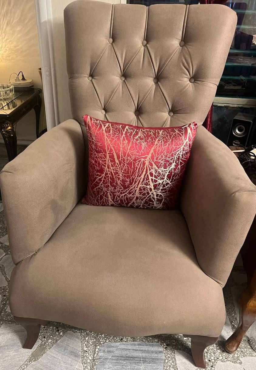 تخم قنفات تركي عشرة مقعد مع سيت طبلات تركي نظافه ٩٥٪. بغداد, العراق


**إذا كنت صاحب هذا الإعلان وتريد حذفه لأي سبب، رجاءا أرسل رسالة إلى الدعم الفني**