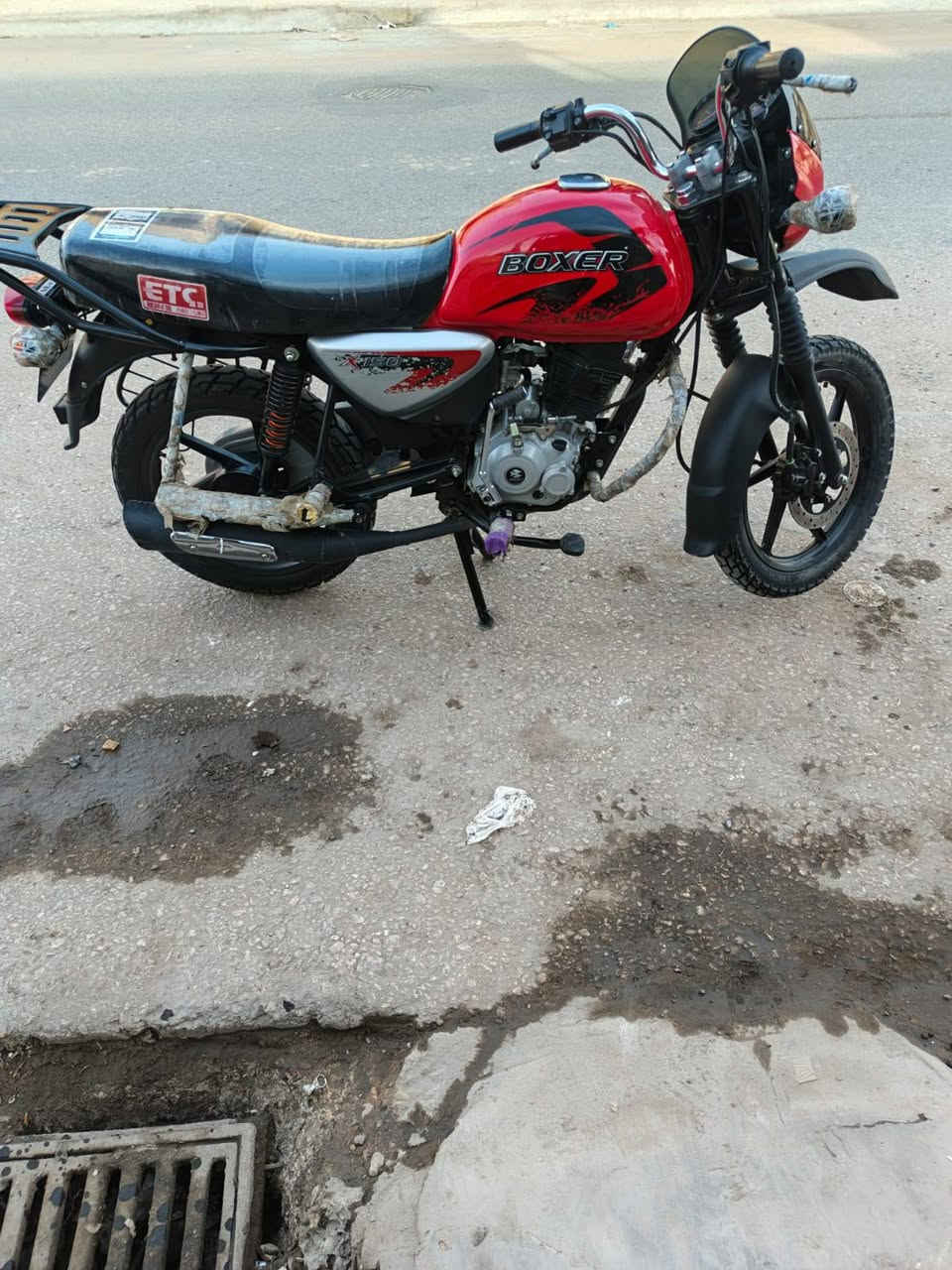 سلام عليكم دراجه بوكسر موديل 2023 طالعه بل 2024 محرك مكفول دراجه متعوب عليها ما ماشيه  شراي تعال وتساب او اتصل فيس ماجاوب *********** مكاني نجف
