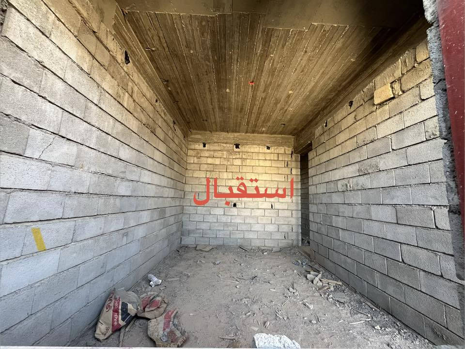 هيكل طابقين للبيع مساحة 100 متر يتكون من استقبال وصاله مع مطبخ بارد ومطبخ حار في المنور وغرفة نوم في الطابق الاول وغرفة نوم في الطابق الثاني وصحيات داخلية في الطابق الاول وفي الطابق الثاني وصحيات خارجية . الموقع تقاطع القدس خلف كلية بلاد الرافدين القديمة . سند 117 مشمول بالتطويب
***********
